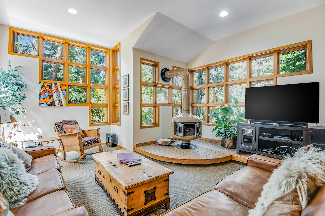 The living room of a vacation rental in Frisco, CO.