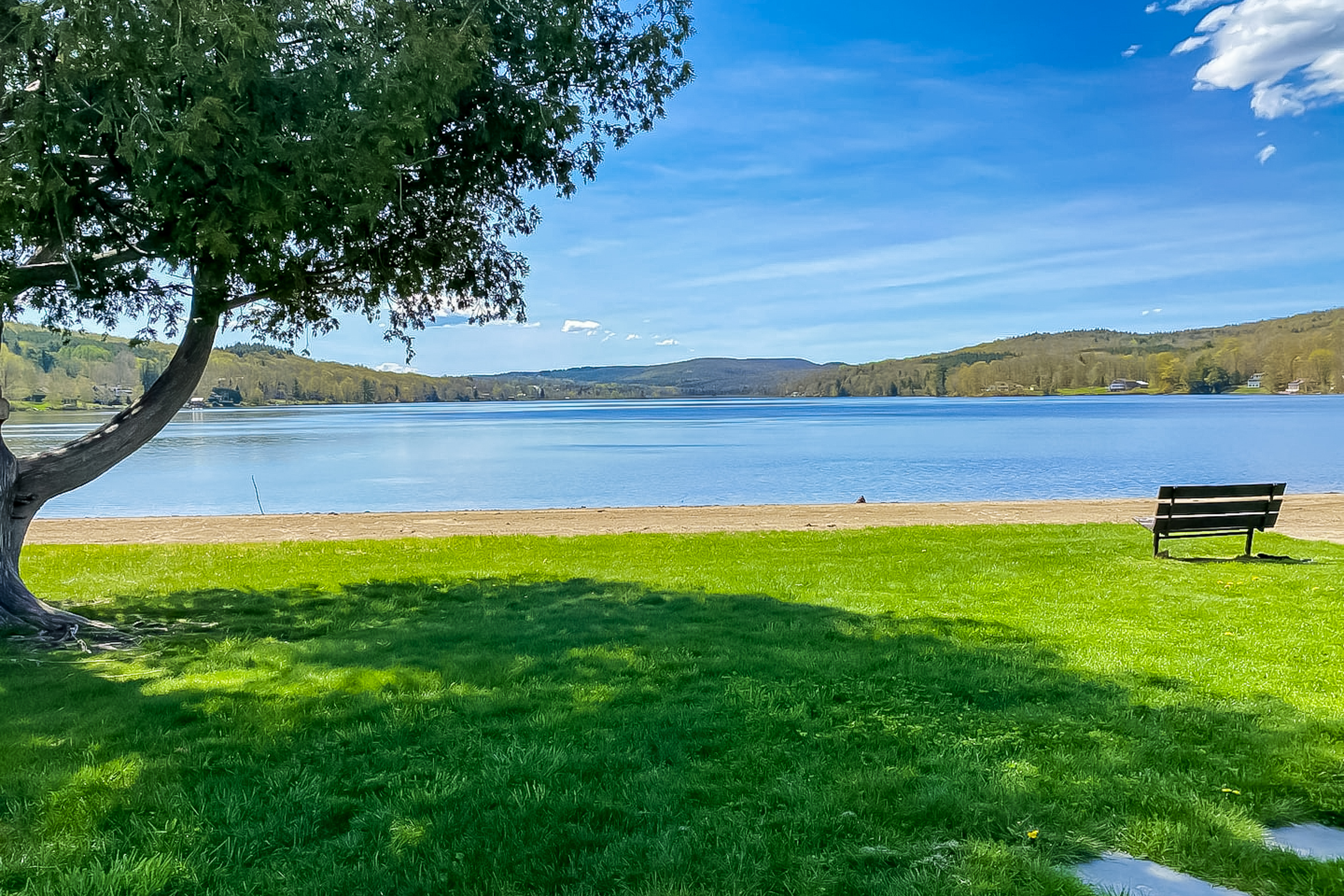 A bench on the waterline.