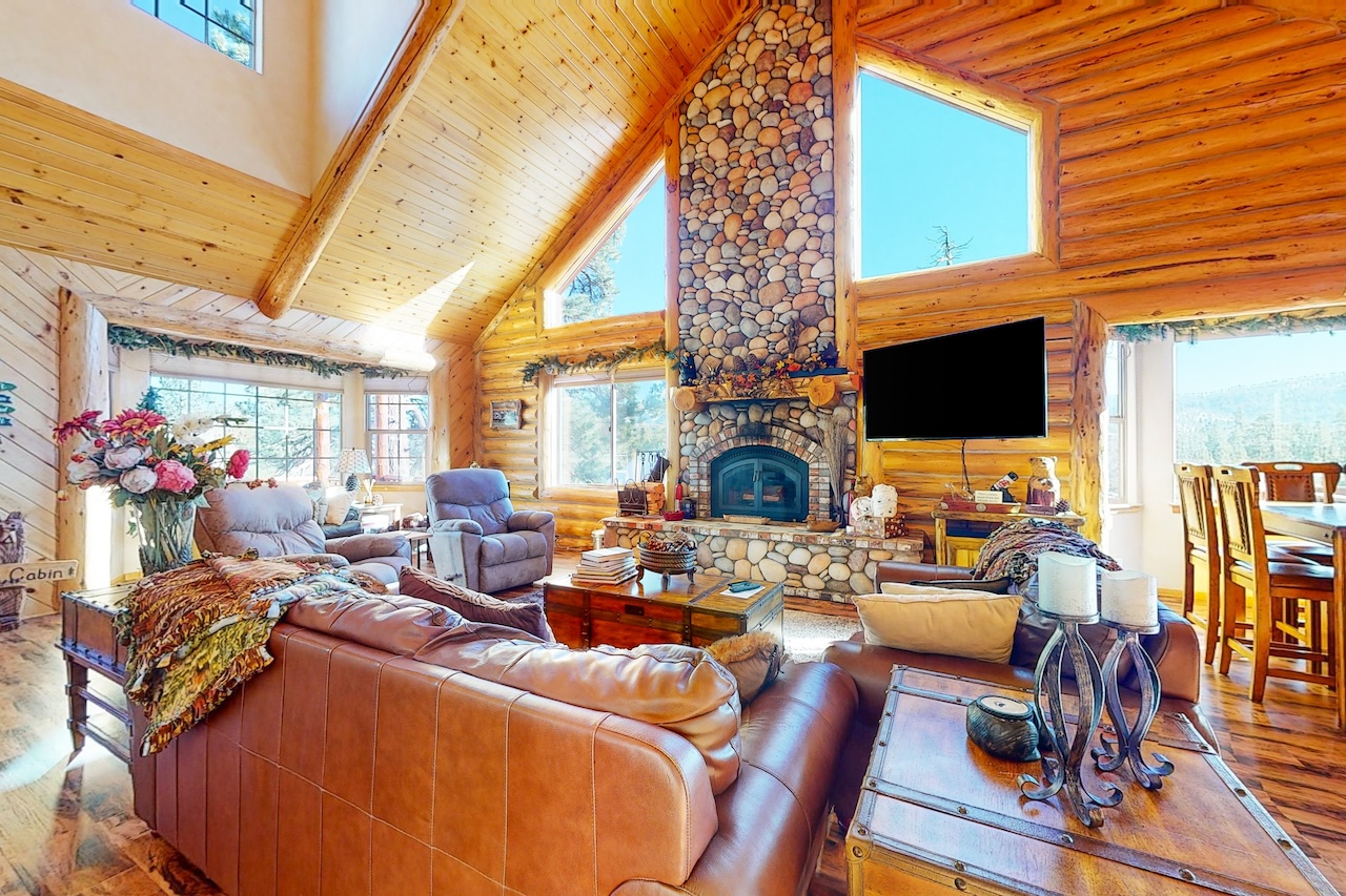 The living area of a Vacation rental in Big Bear lake.