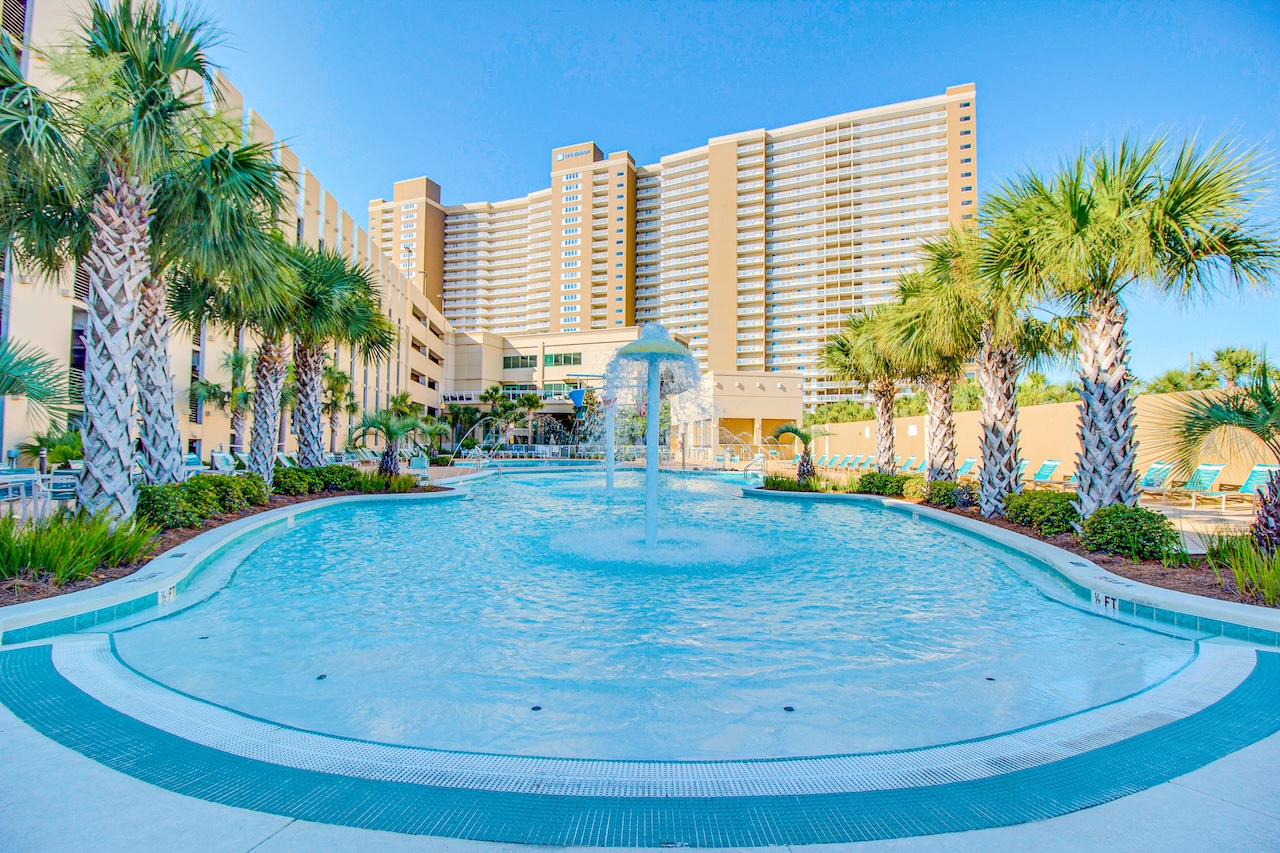 Emerald Beach Resort pool