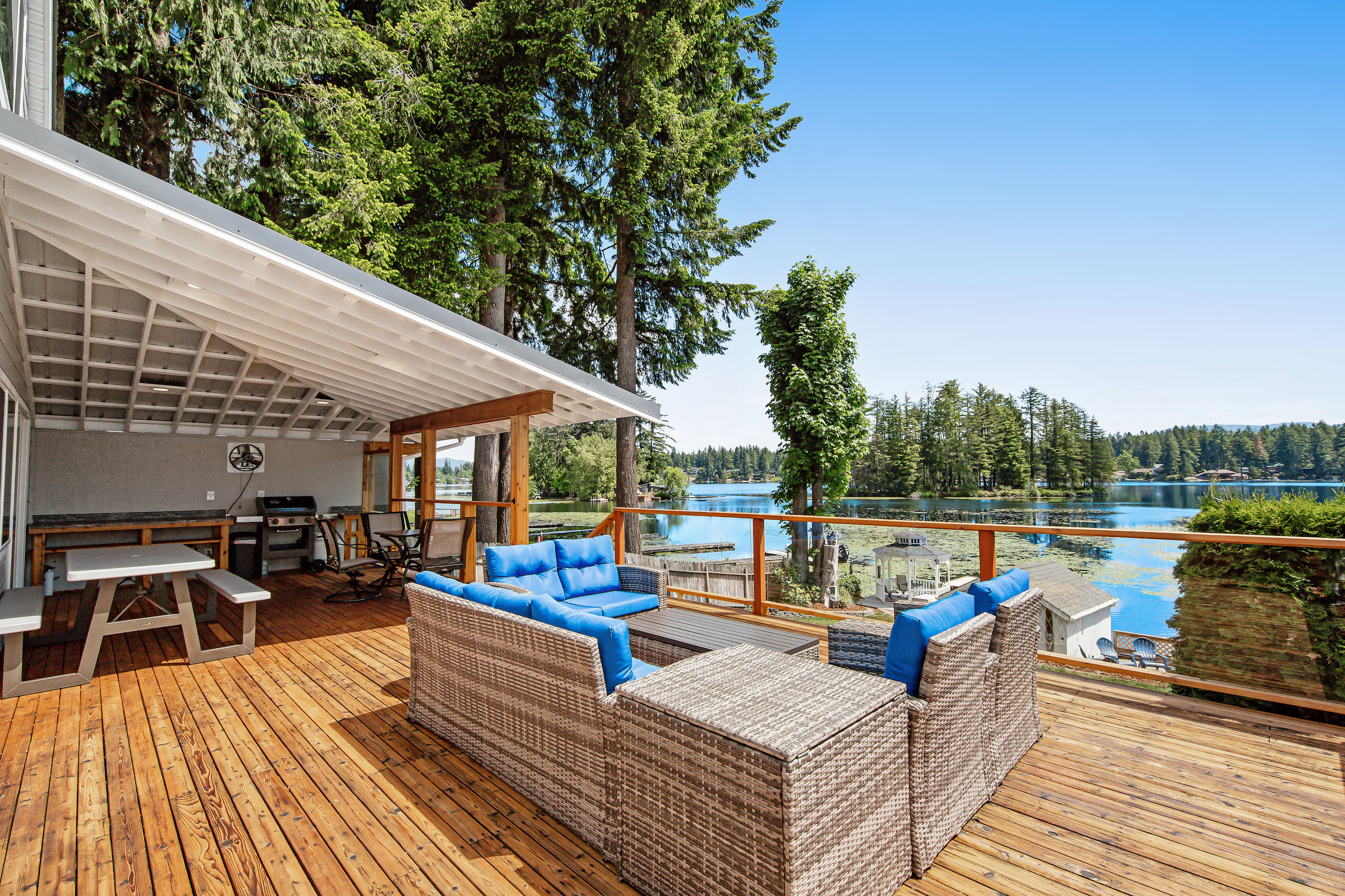large furnished patio of lakefront vacation home in washington