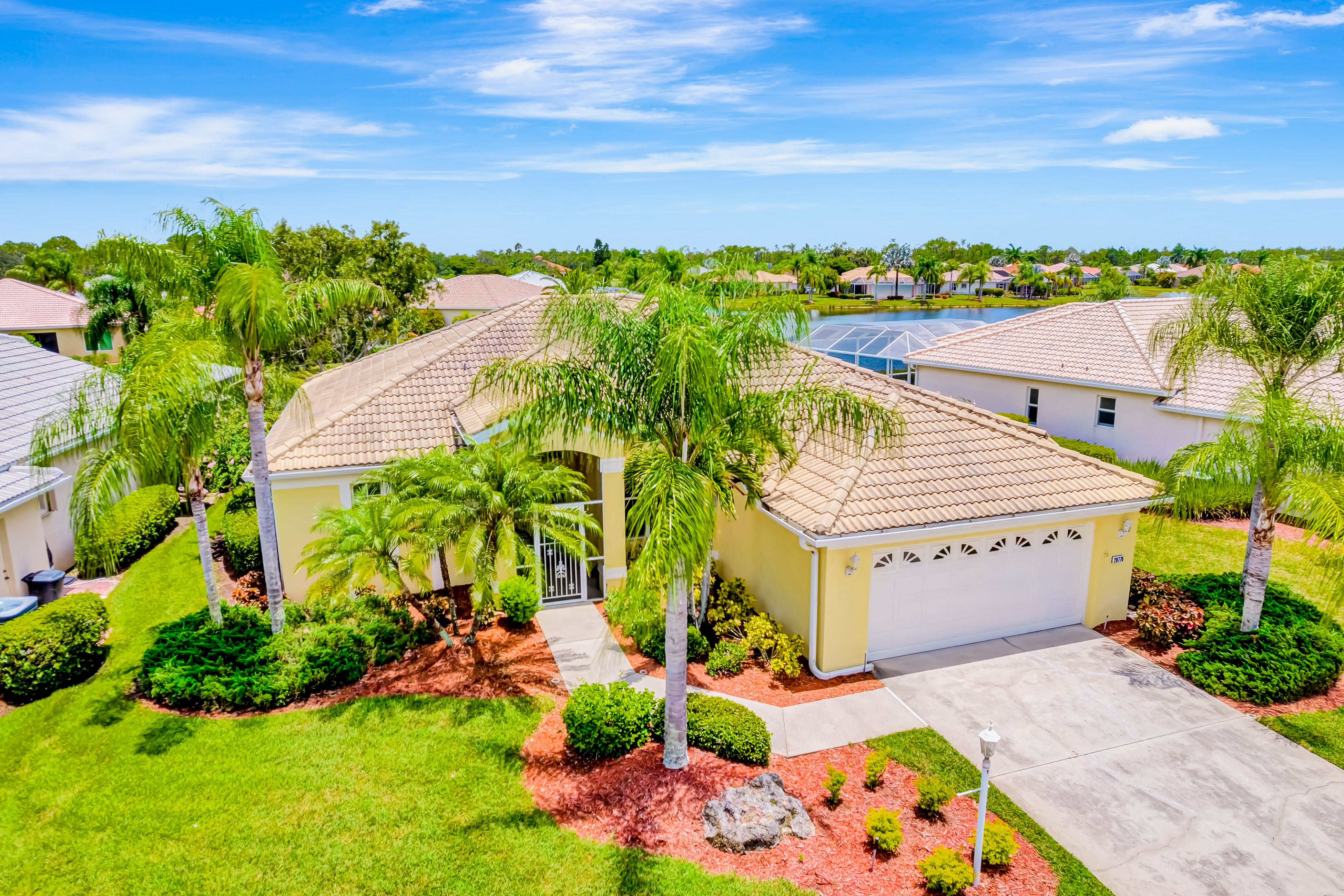 yellow vacation home in fort myers