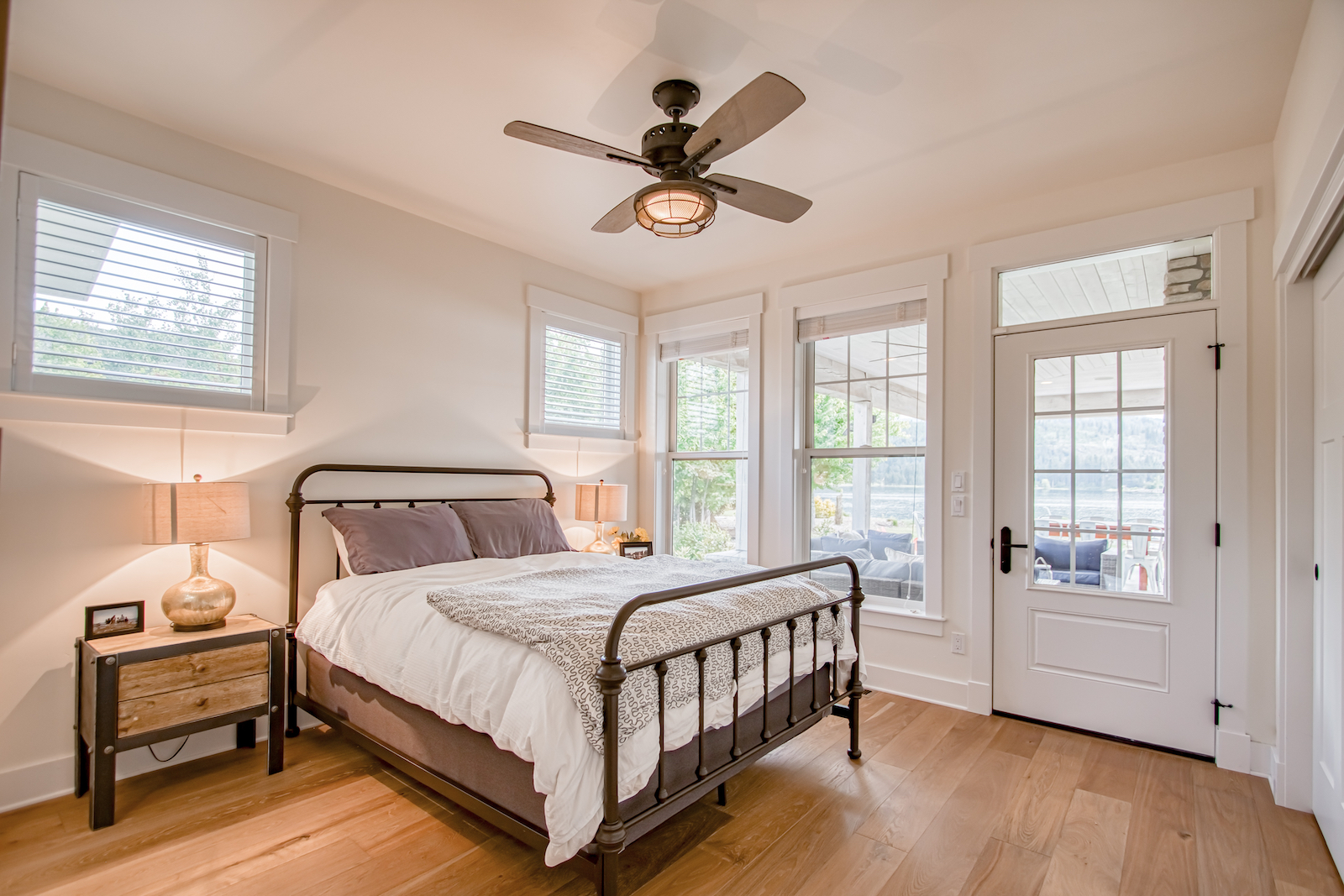 The bedroom of a vacation rental in Laclede, Idaho with a farmhouse design.