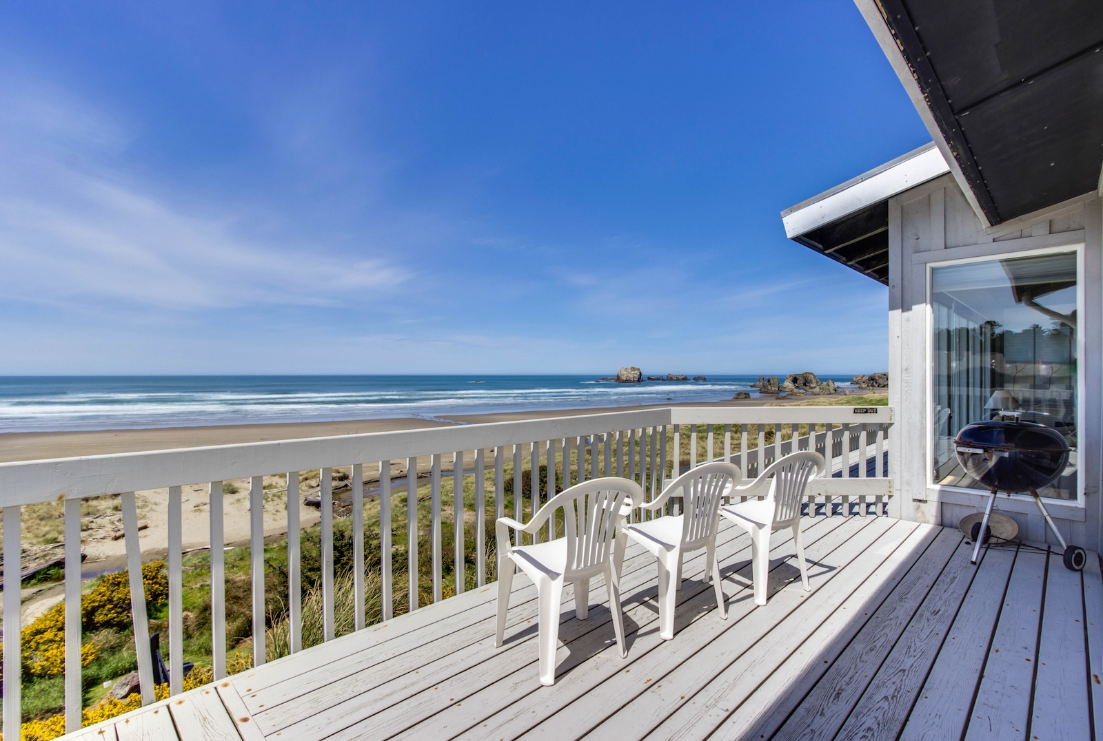 The deck of a vacation rental overlooking the ocean in Bandon, OR.