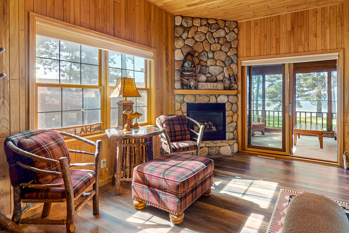 The living area of a vacation rental in Manitowish Waters, WI.