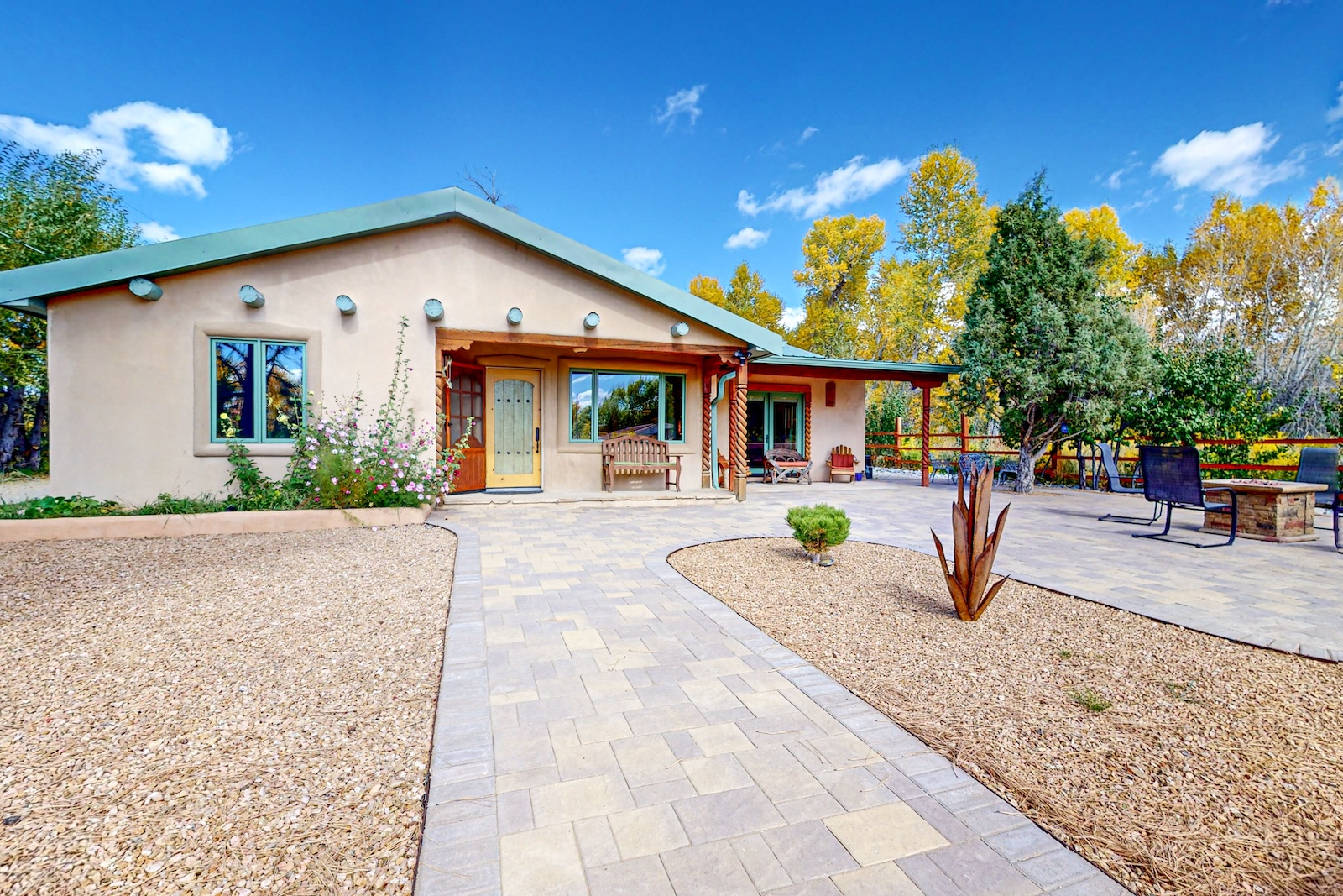 The exterior of a vacation rental in Arroyo Seco.