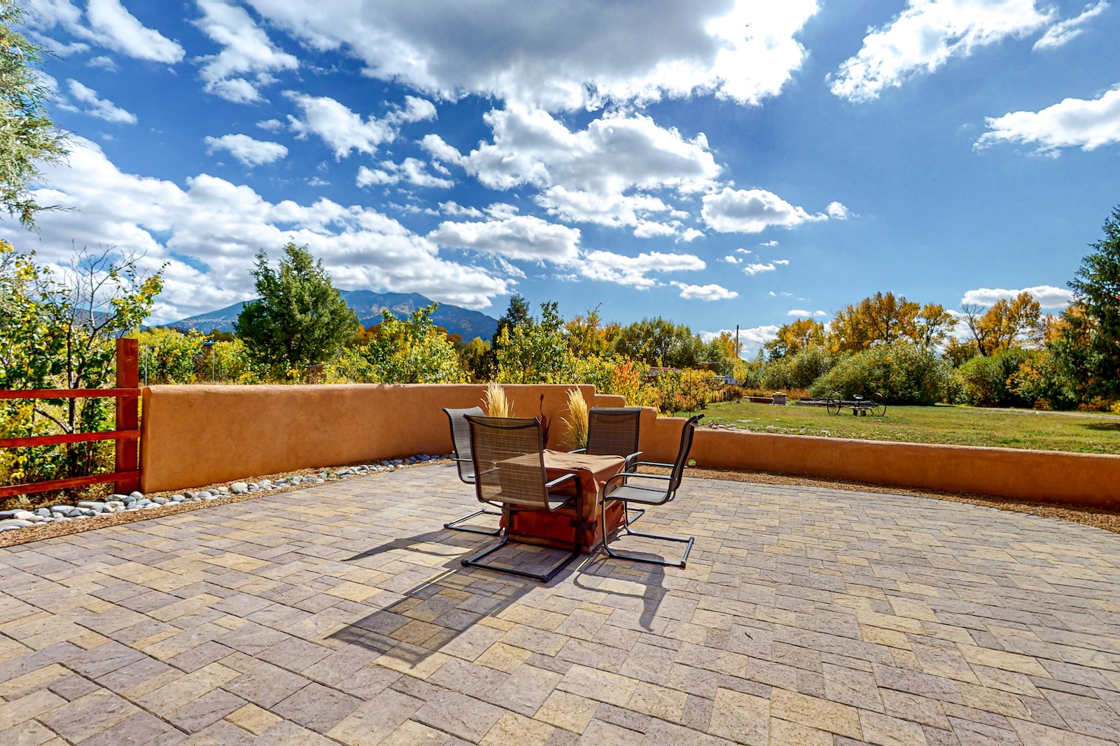The outdoor patio area with a table and chairs at an Arroyo Seco, NM rental.