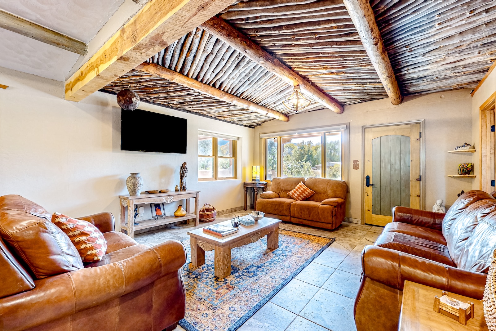 The living area of an Arroyo Secco, NM vacation rental.