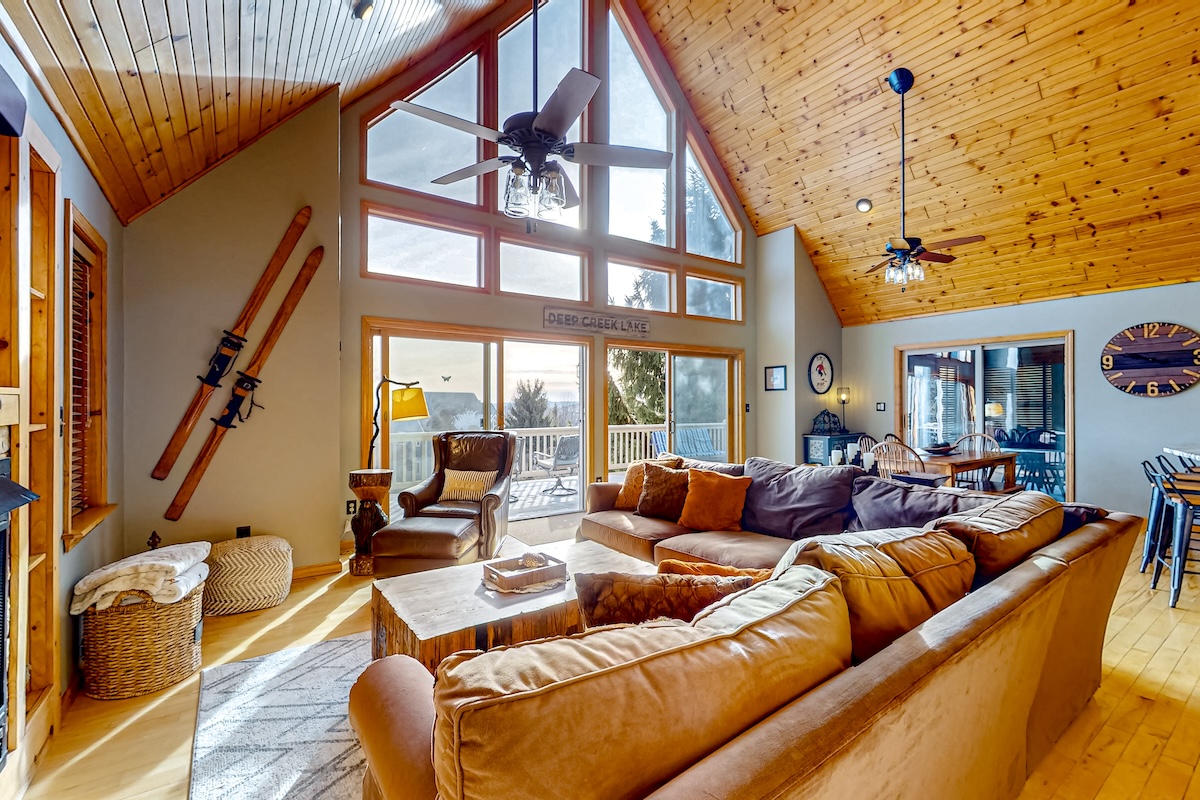 The living area of a cabin rental in McHenry, MD.