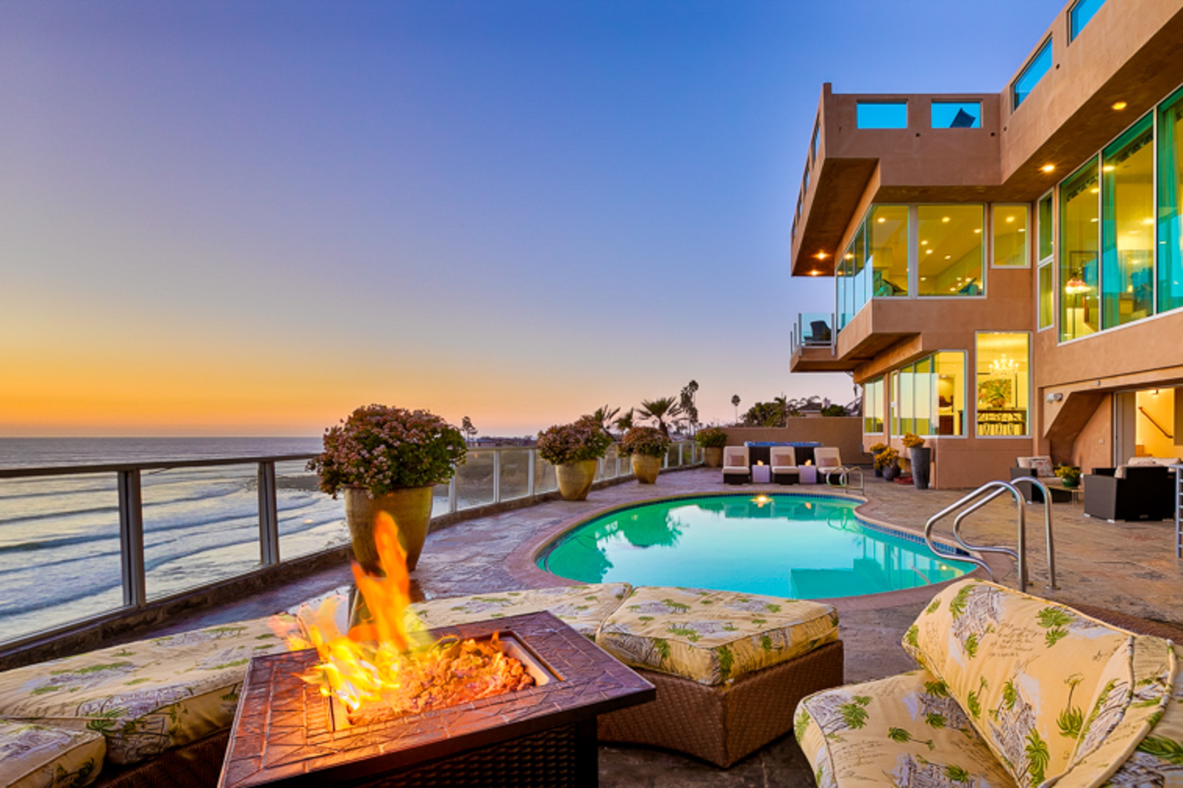 The pool area of a villa in La Jolla, CA.