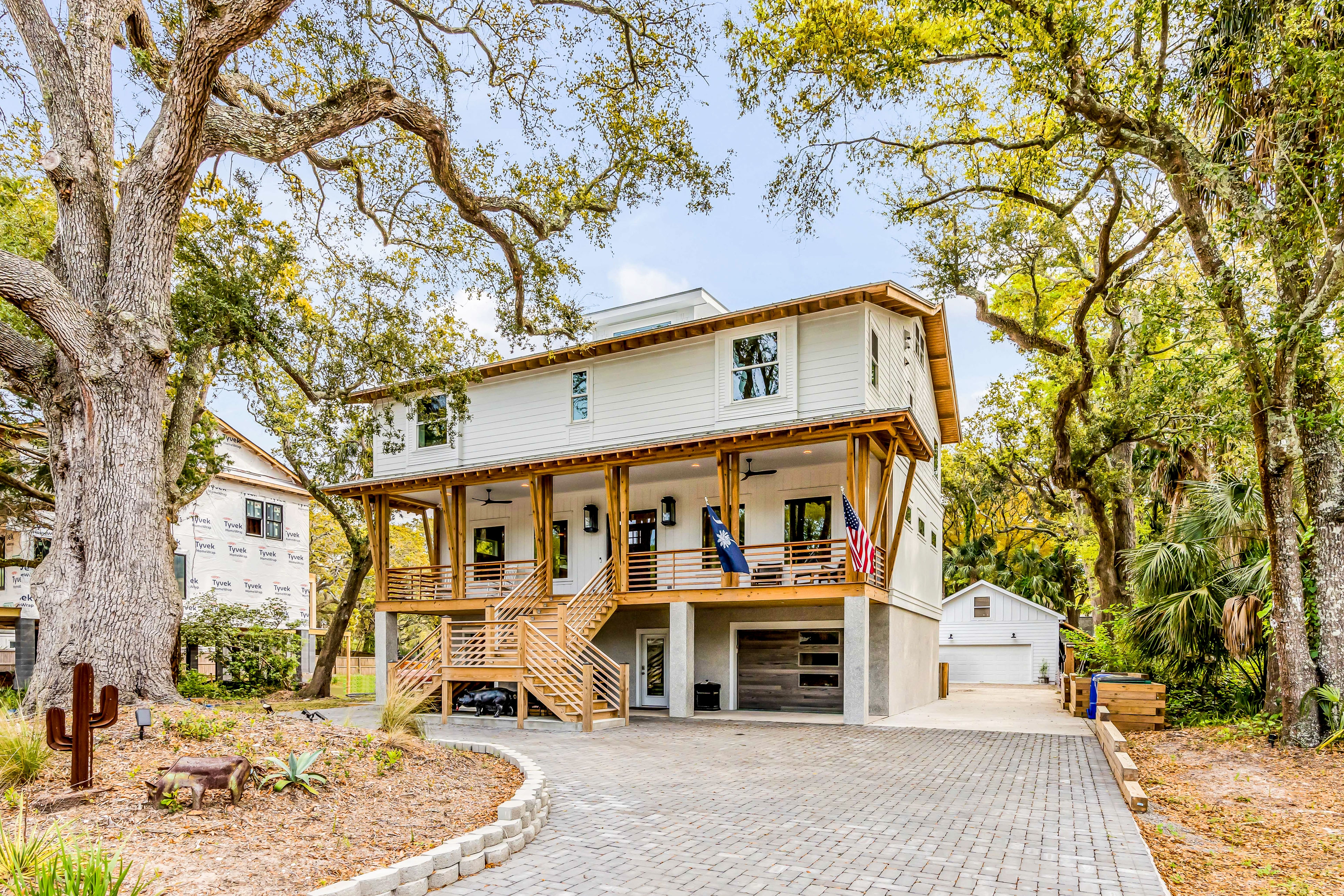 charming home with white siding in isle of palms