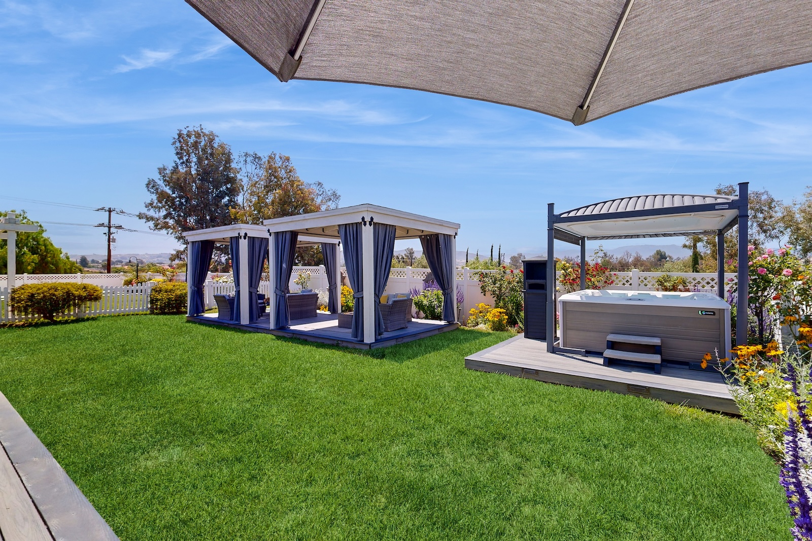 The hot tub and back area of a vacation rental in Temecula, CA.