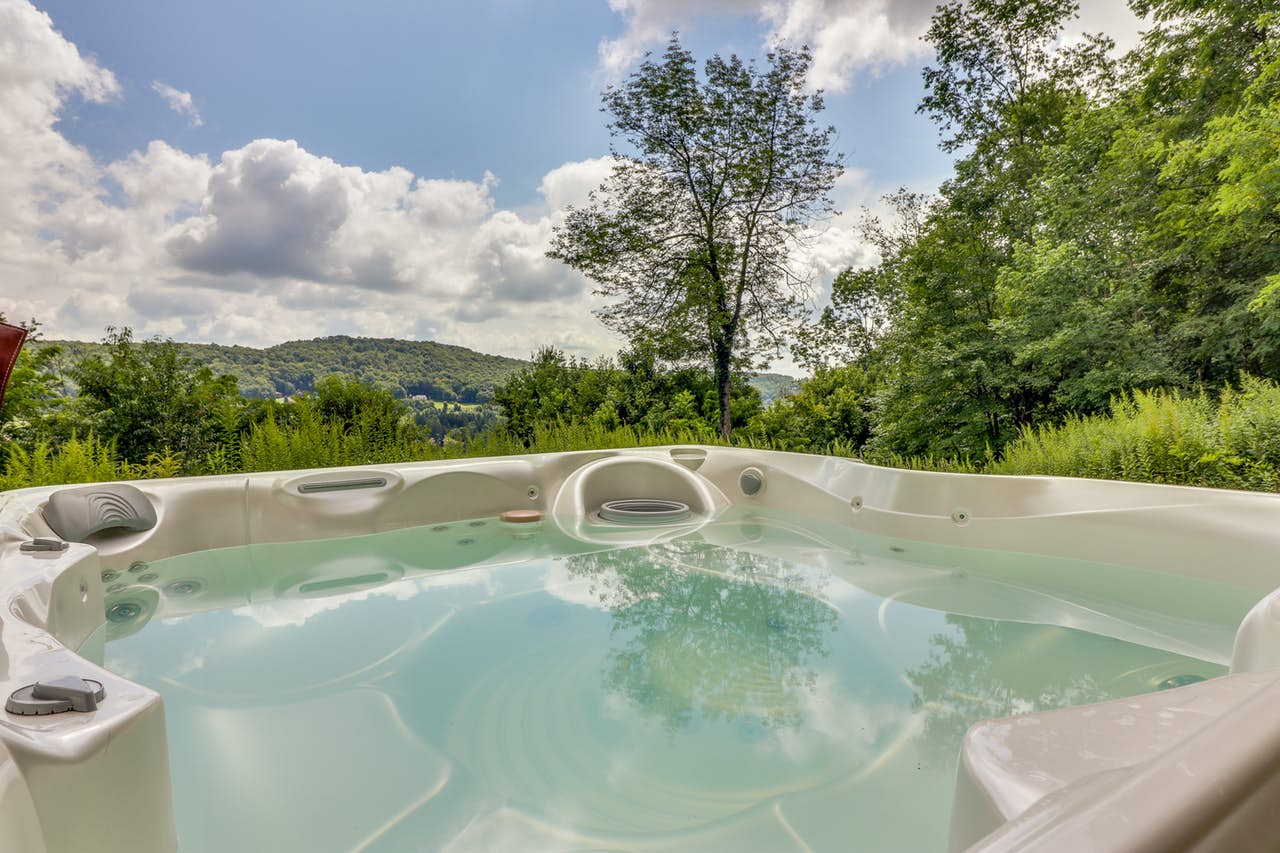 deep creek lake cabin rental with outdoor hot tub