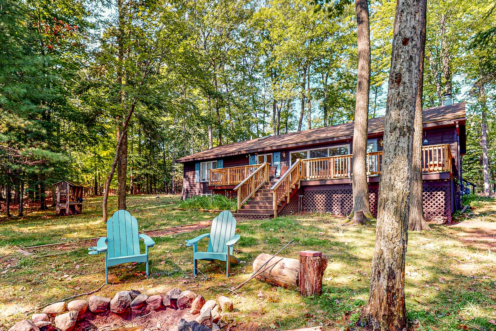 The exterior of a Land O&#x27;Lakes, Wisconsin cabin rental.