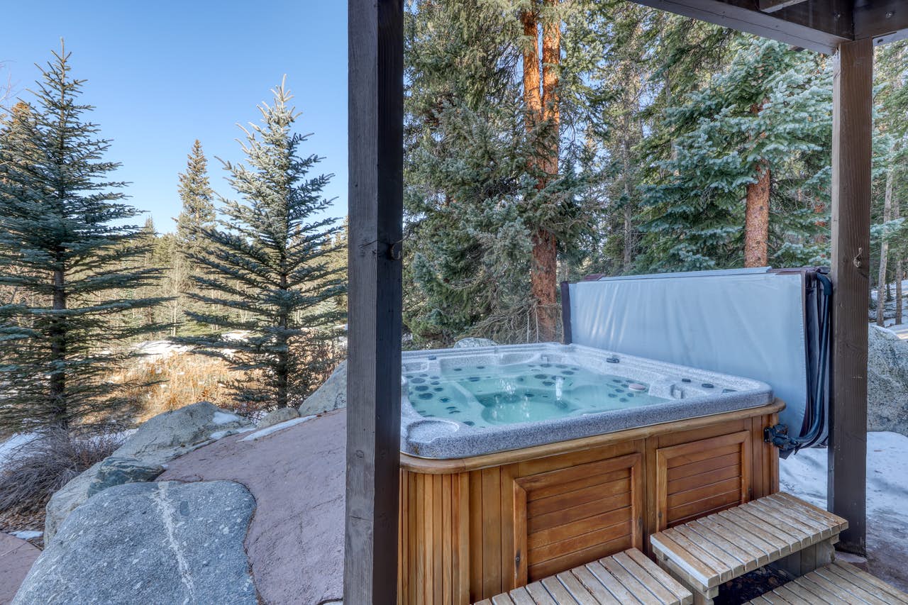 Outdoor hot tub in Copper Mountain