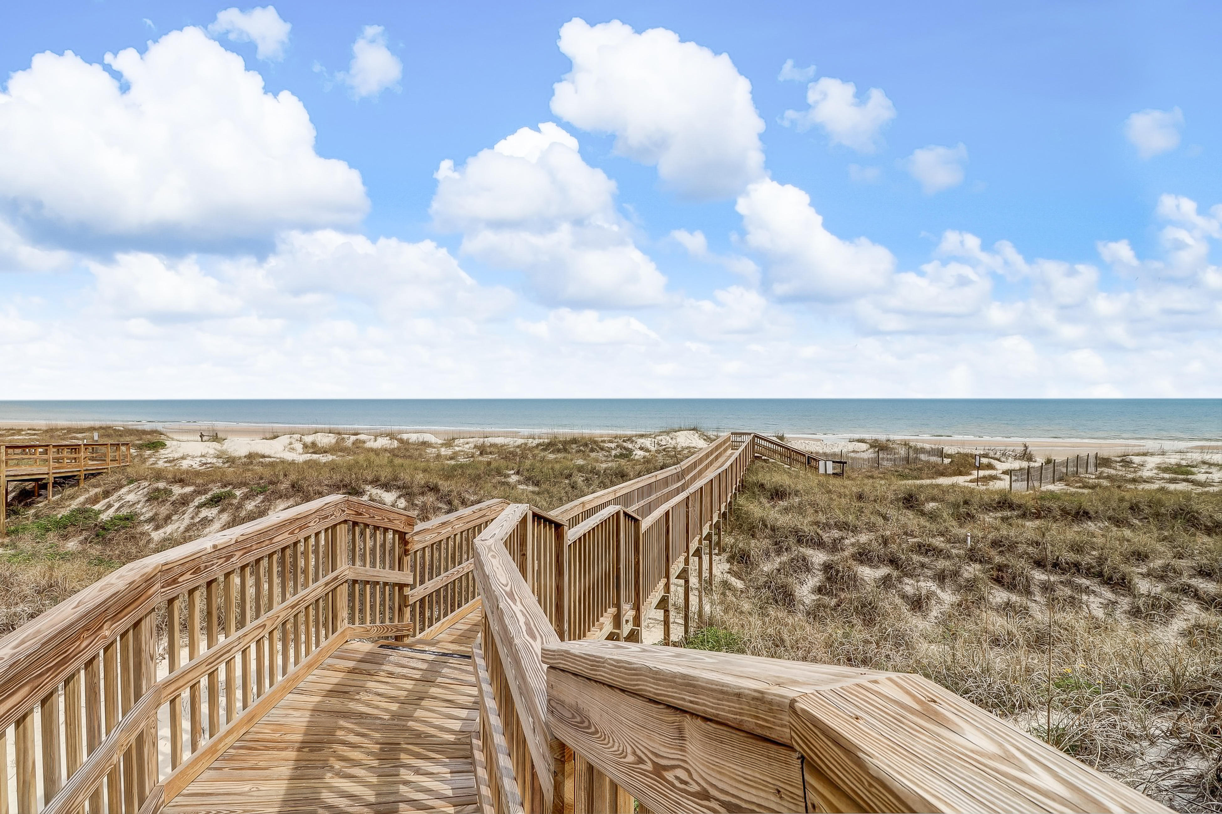 boardwalk leading to the beach in florida