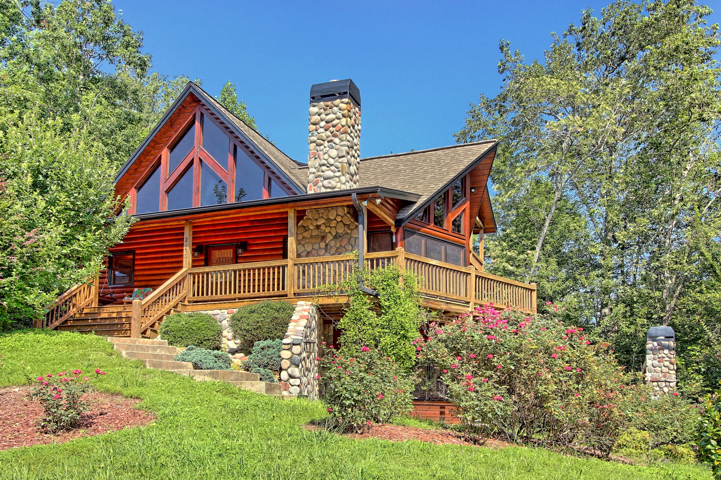 Vacation rental cabin in Blue Ridge, GA