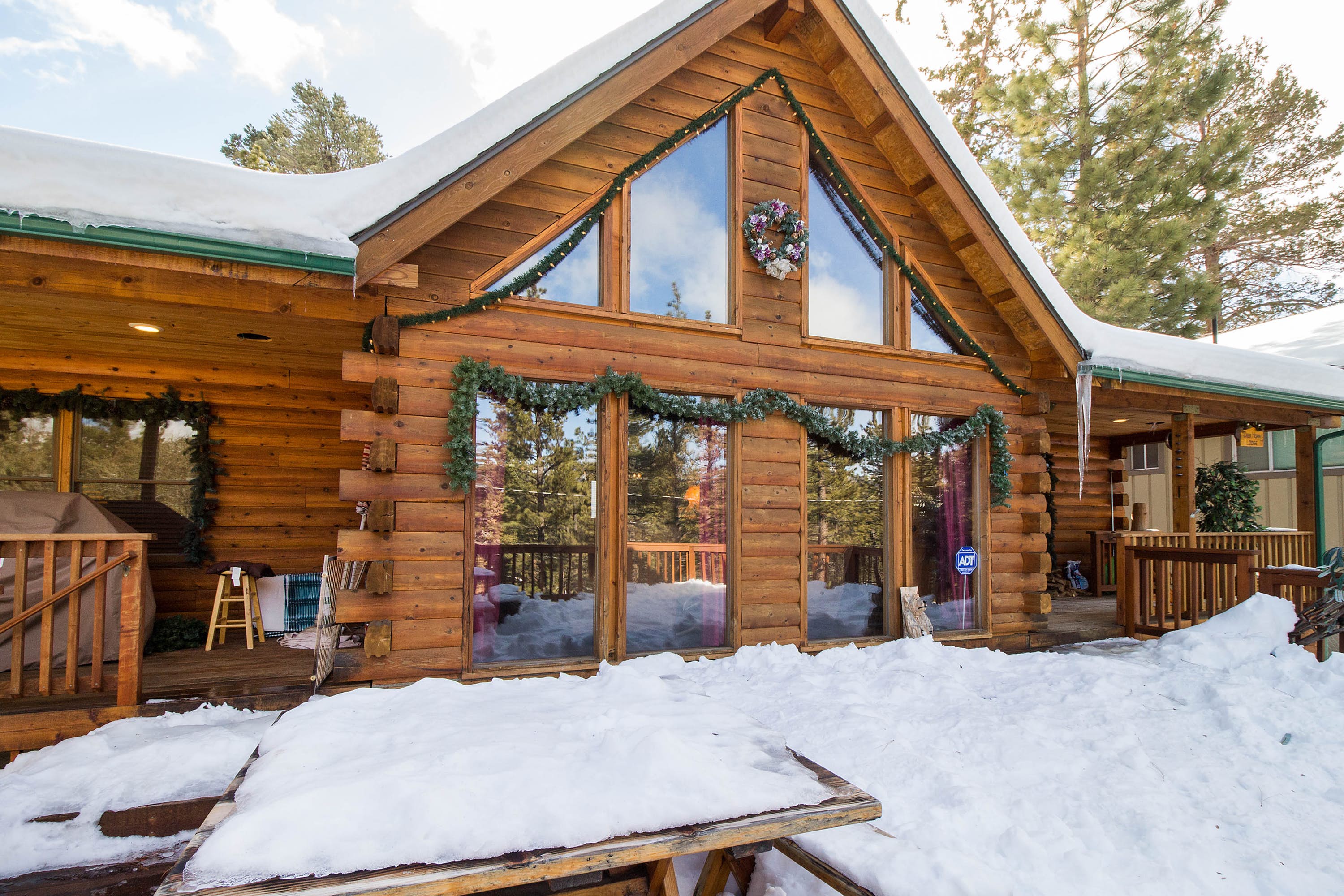 A cabin in Big Bear Lake with christmas decorations set up