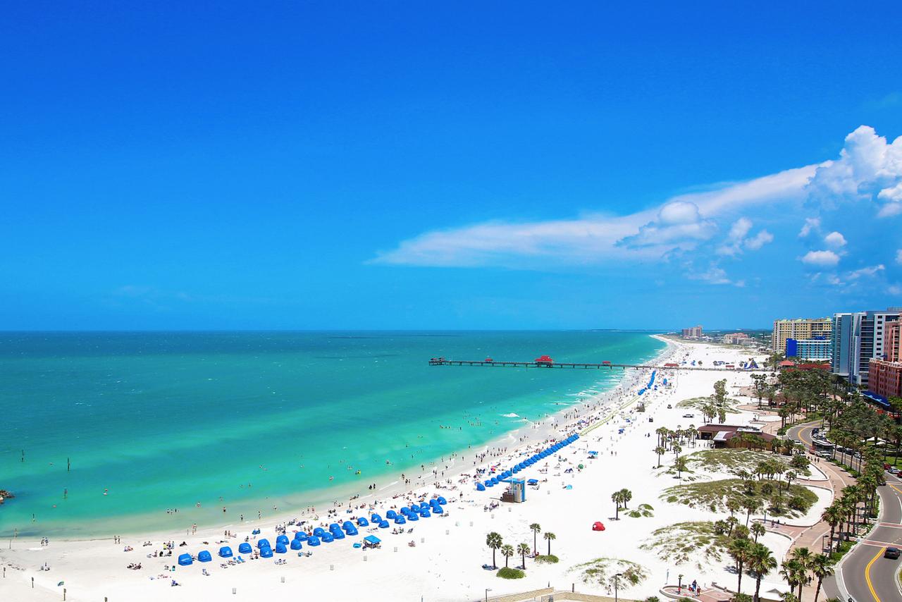 turquoise waters with white sand beach in clearwater
