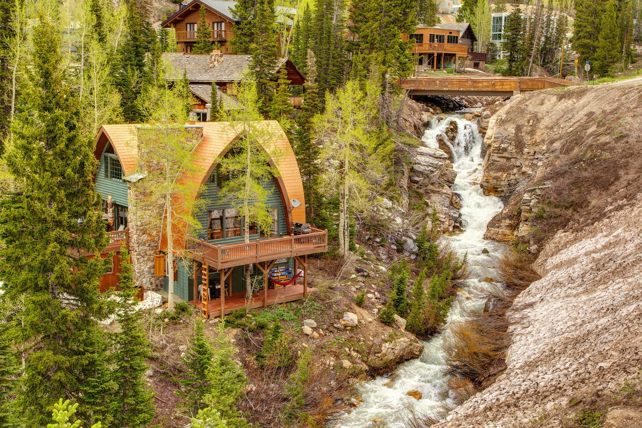 ski chalet rental in Utah close to rushing river