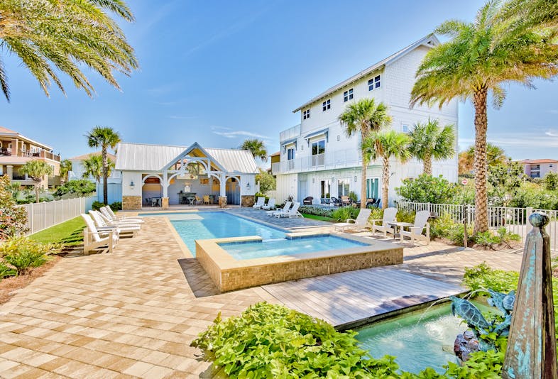 Vacation rental with a pool in Destin, Florida.