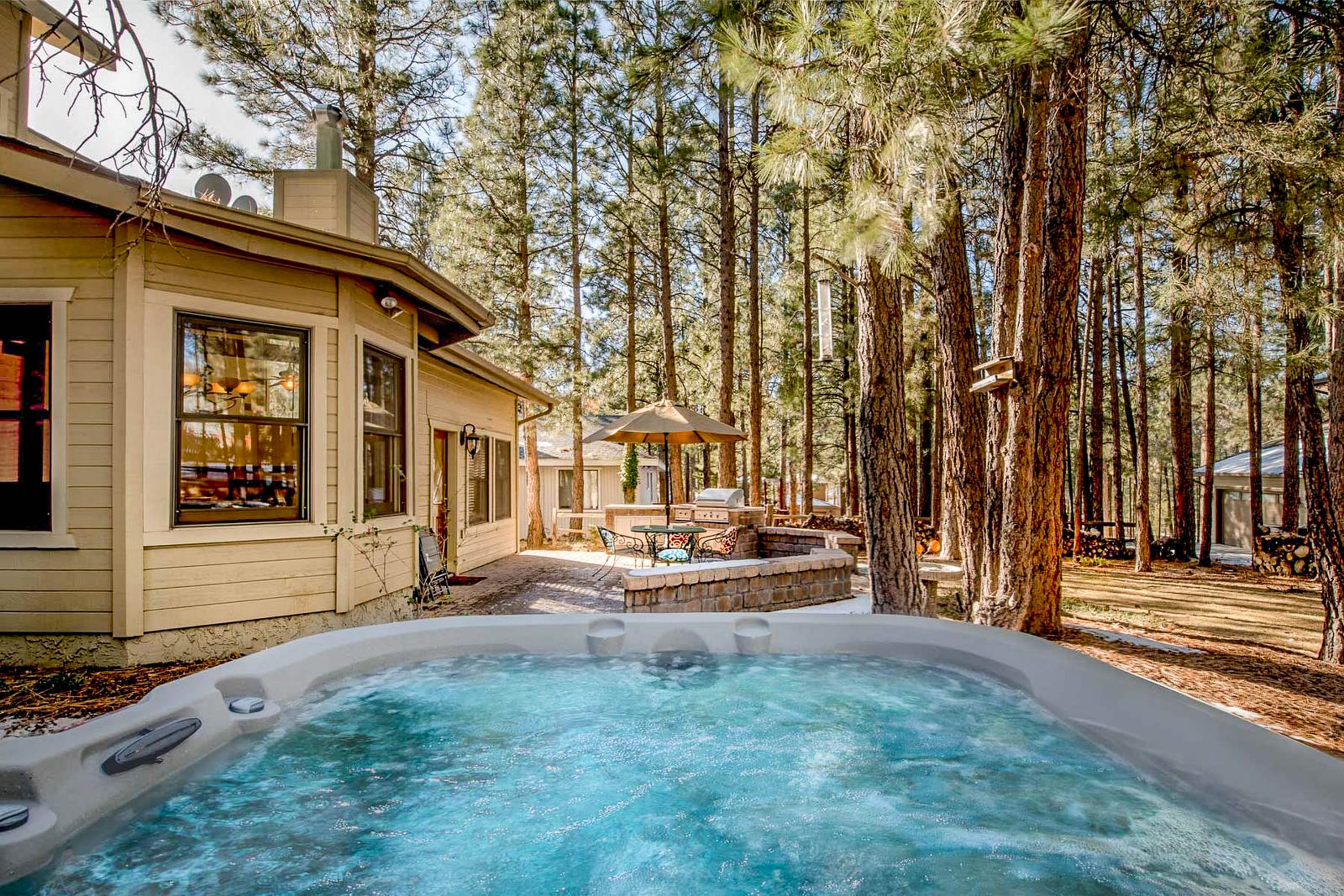 A hot tub outside of a cabin rental in Flagstaff, Arizona