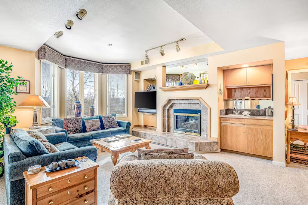 Meadows at Eagleridge living room.