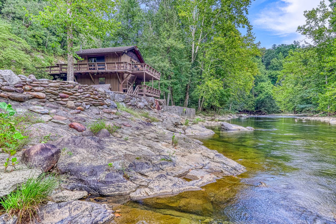 riverfront vacation rental in Pigeon Forge