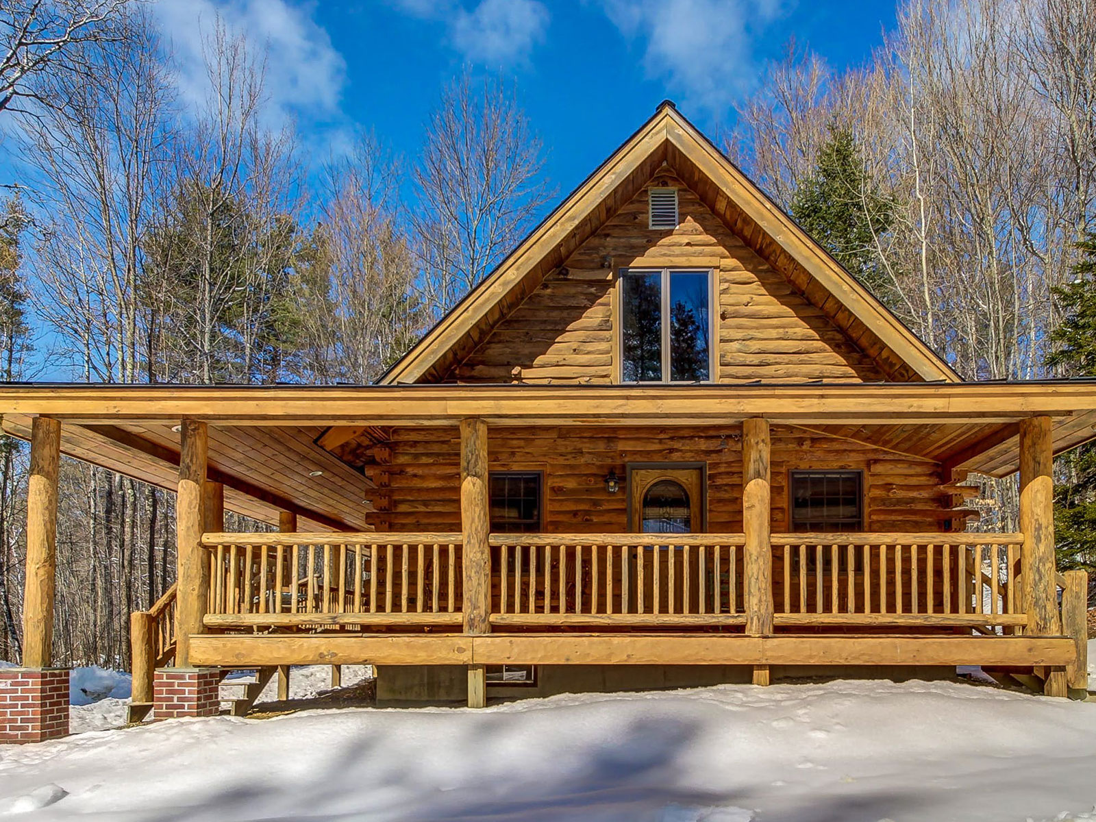 A cabin with a wraparound porch in Stowe, Vermont