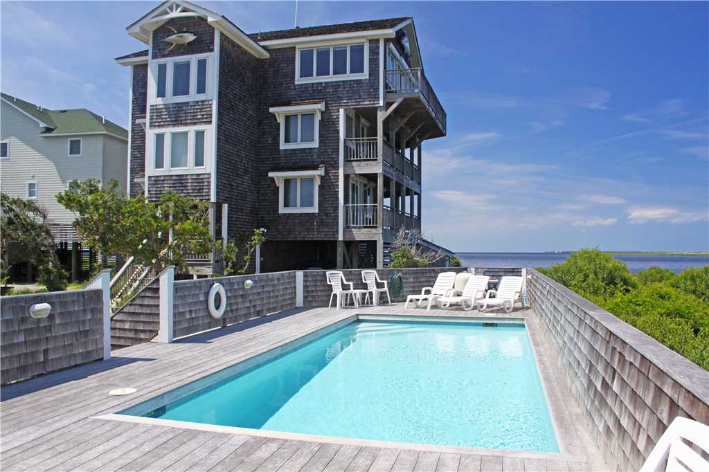 Vacation rental with a large pool and an oceanfront view
