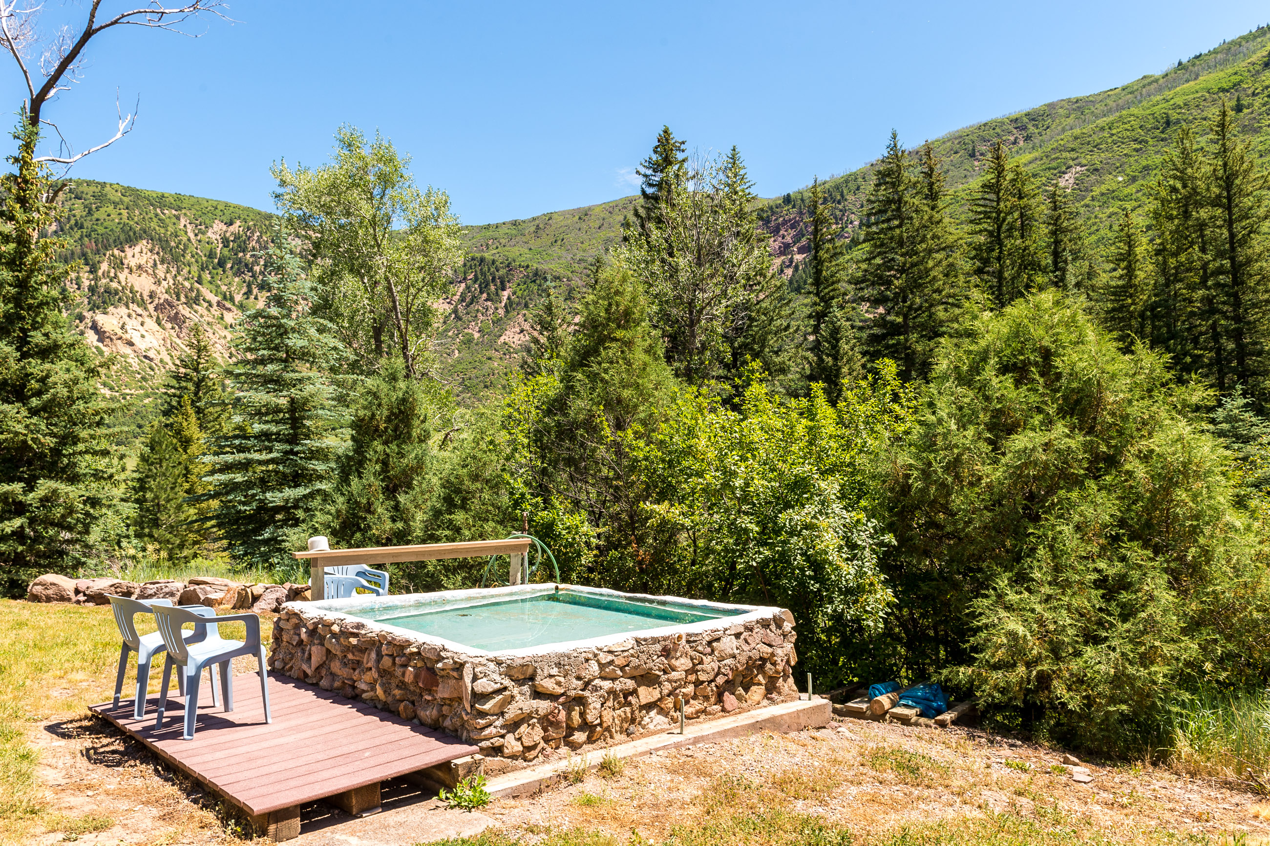Riverfront cabins in Colorado: Three Sisters Peak Cabin at Filoha Meadows