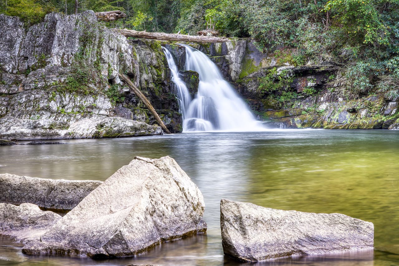 waterfall in townsend, tn