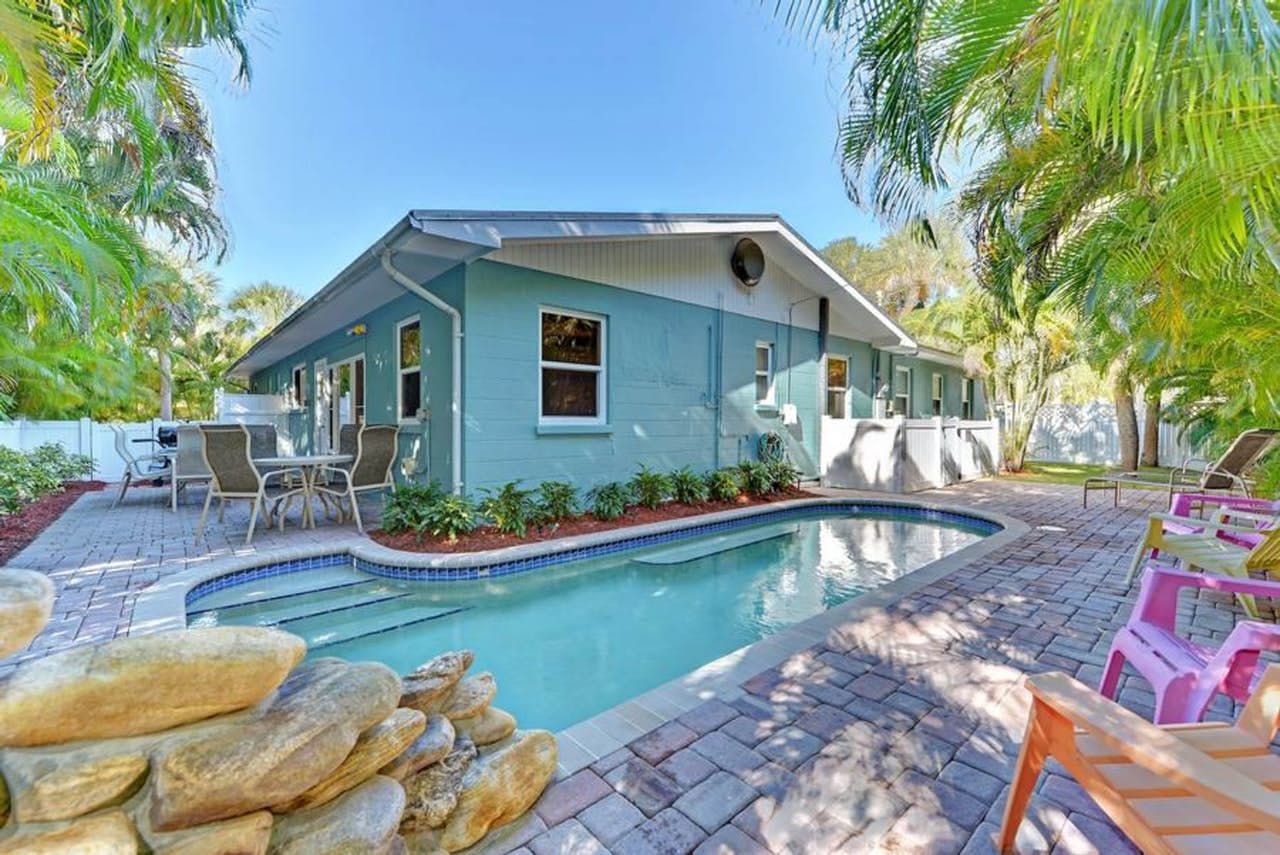 7 Charming Anna Maria Beach Cottages For A Seaside Retreat Vacasa