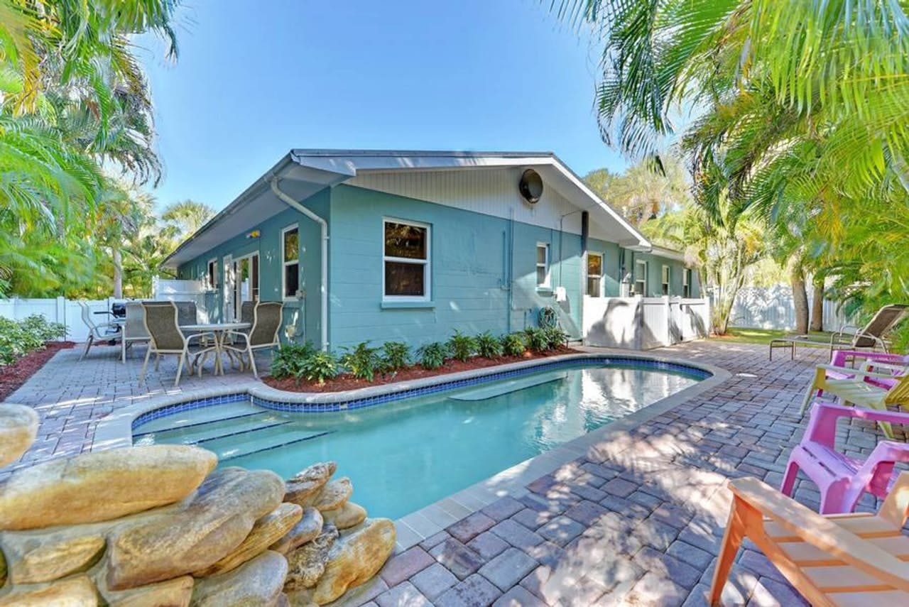 7 Charming Anna Maria Beach Cottages for a Seaside Retreat ...
