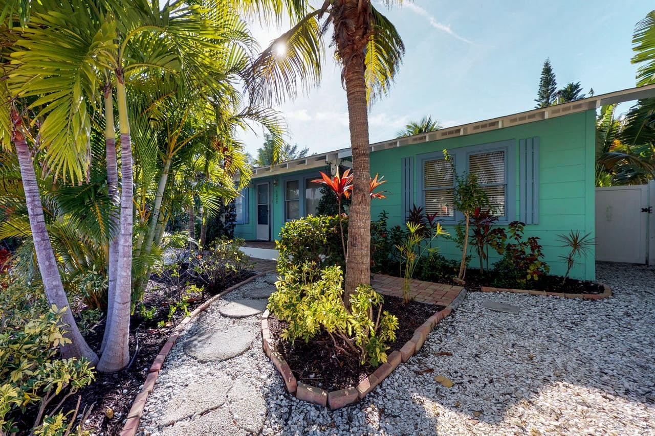 7 Charming Anna Maria Beach Cottages For A Seaside Retreat Vacasa
