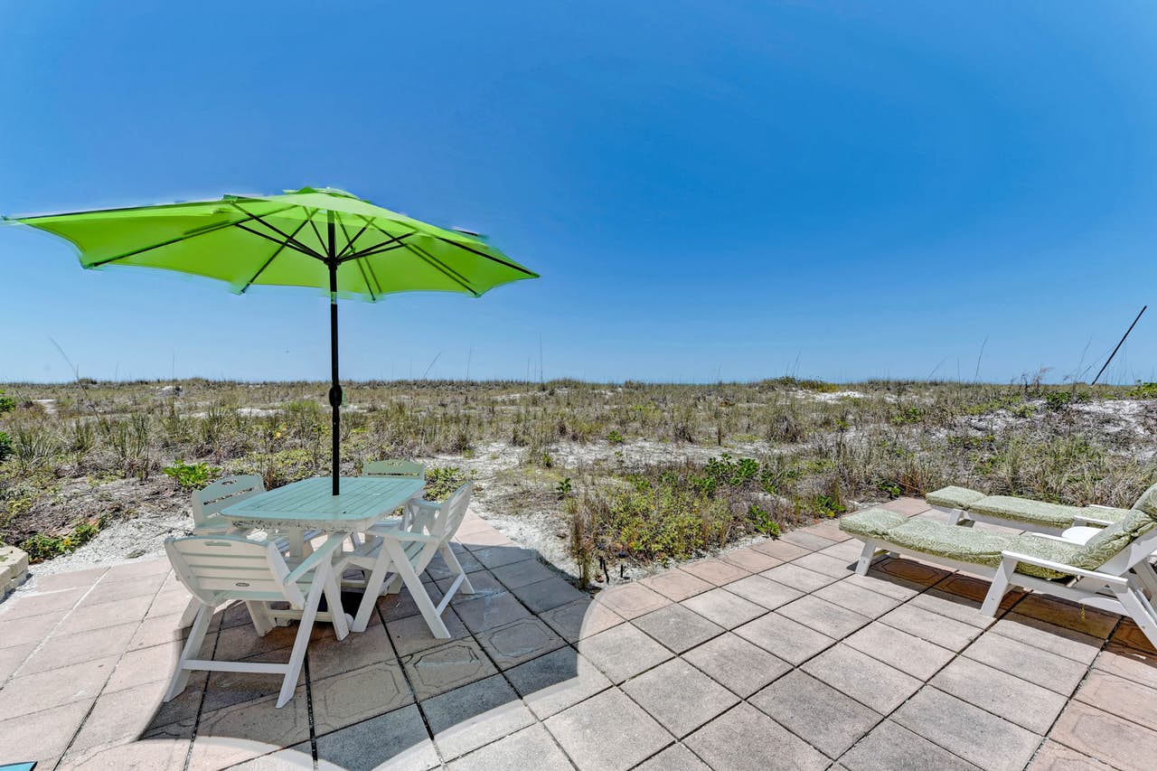 7 Charming Anna Maria Beach Cottages For A Seaside Retreat Vacasa   Anna Maria Beach Cottages 07 R8YU5UB 