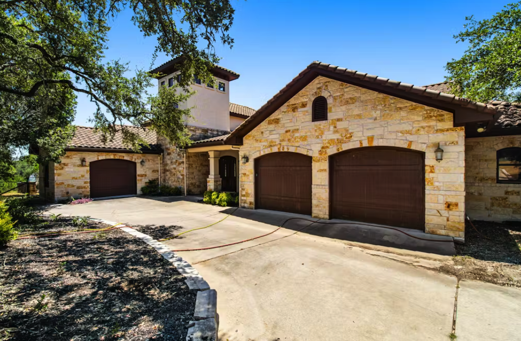 ATX Stagecoach vacation home close to Dripping Springs/Driftwood wedding venues