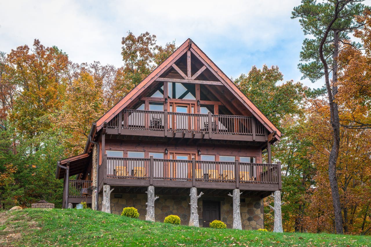 Blue Ridge Mountains cabin rental with two furnished decks in Sevierville, TN