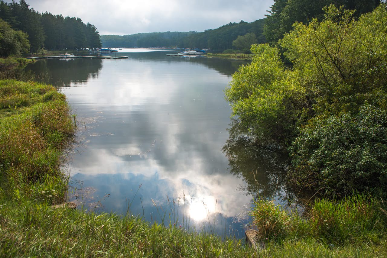 the sun reflecting off of the water on Deep Creek Lake