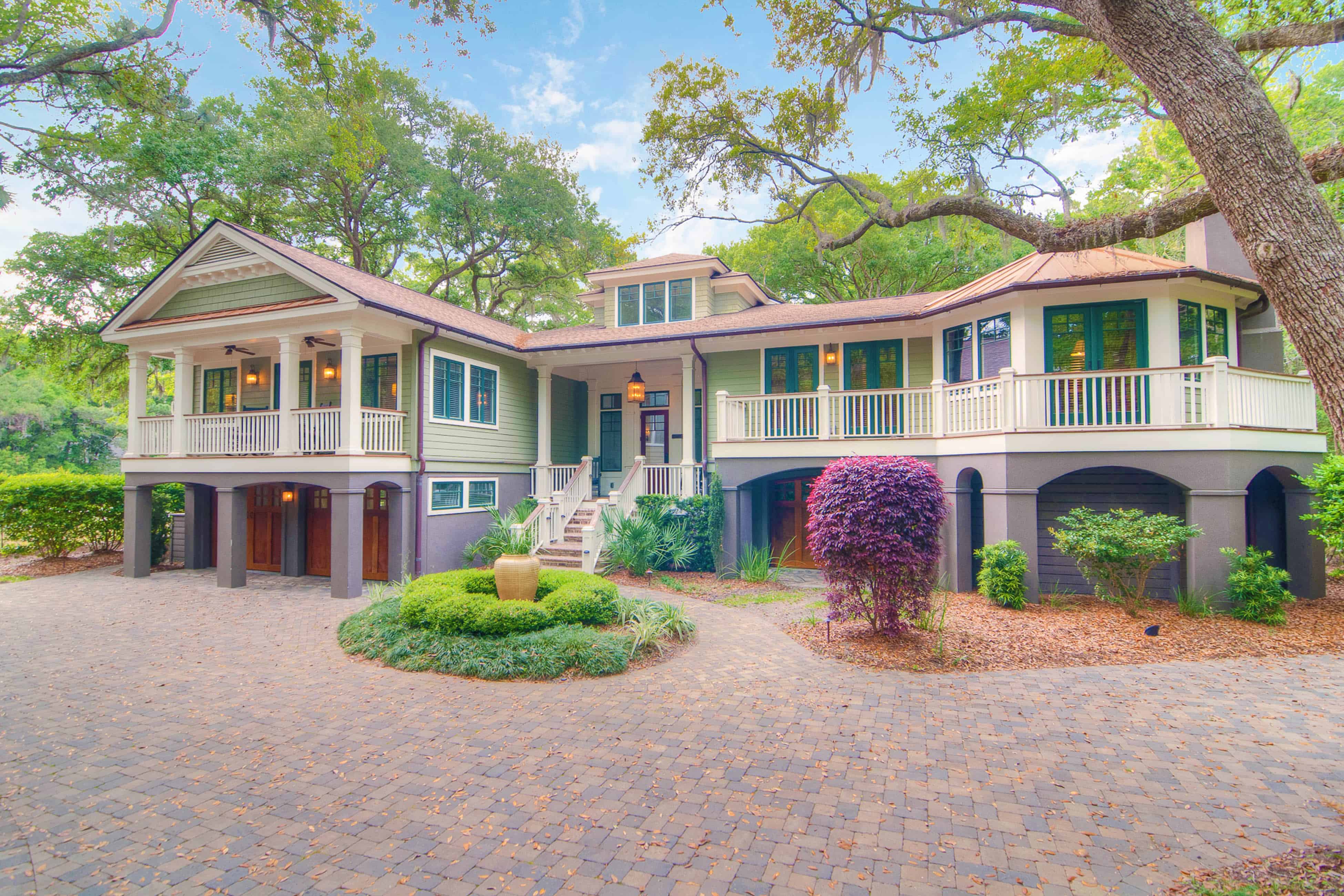 Vacation rental in Kiawah Island, SC with front courtyard