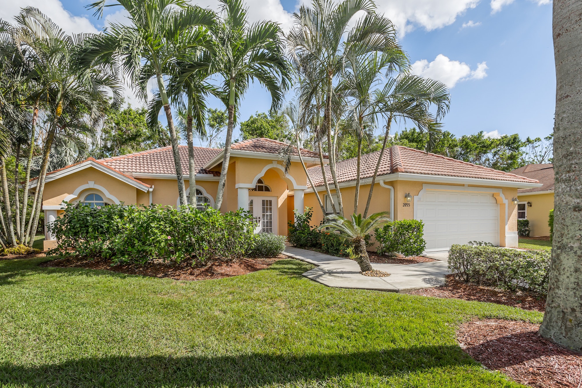 front yard of a vacation home in naples, florida