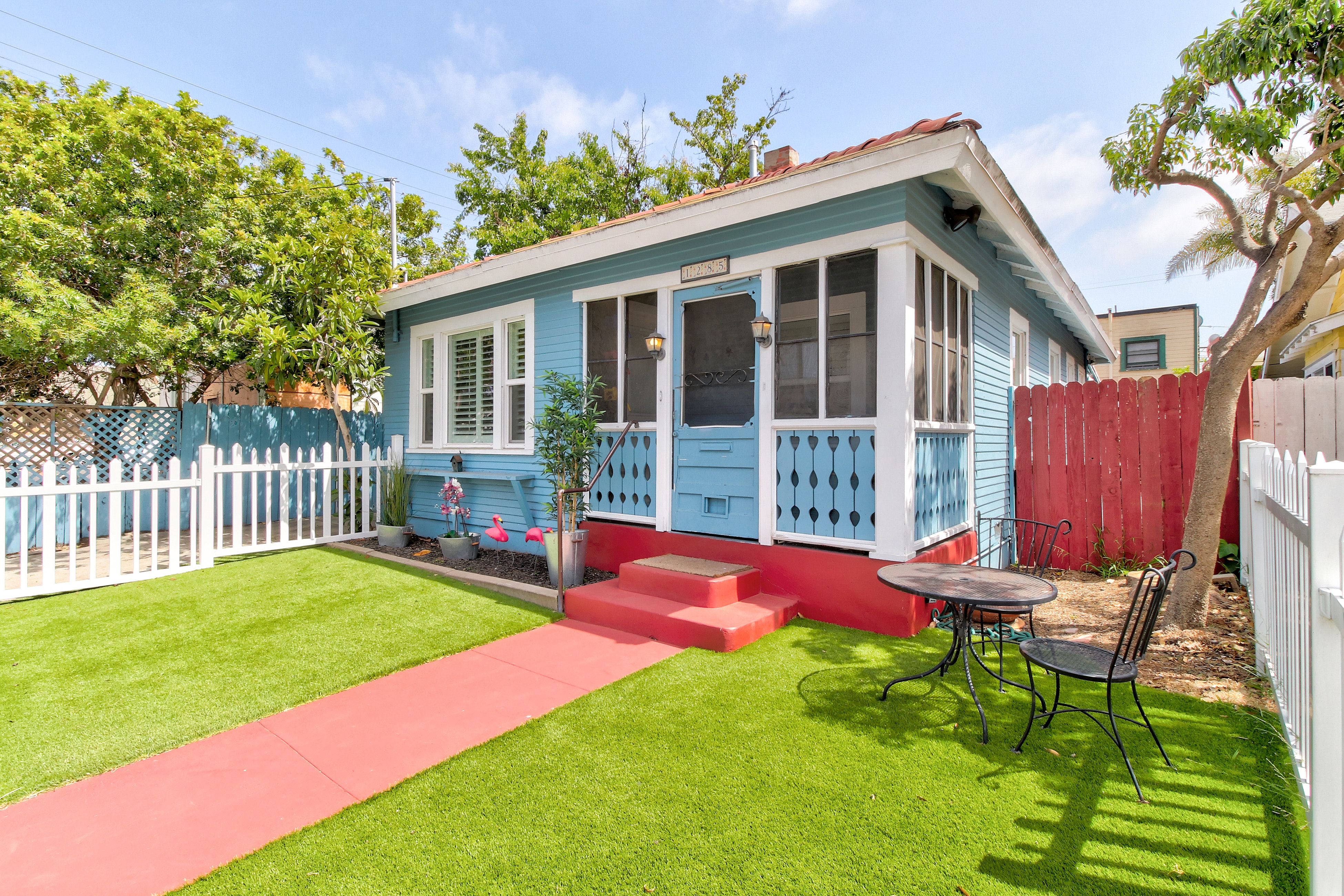 Blue and red vacation cottage located in San Diego, CA