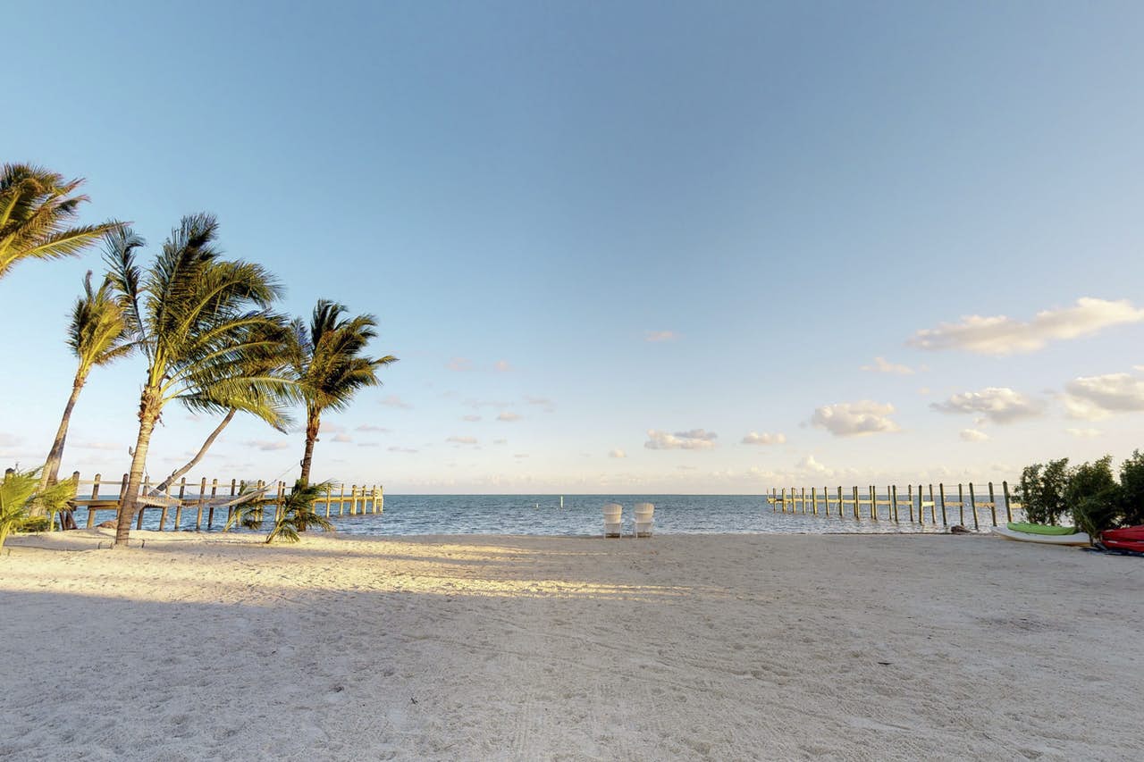Beautiful sandy beach in Islamorada, Florida