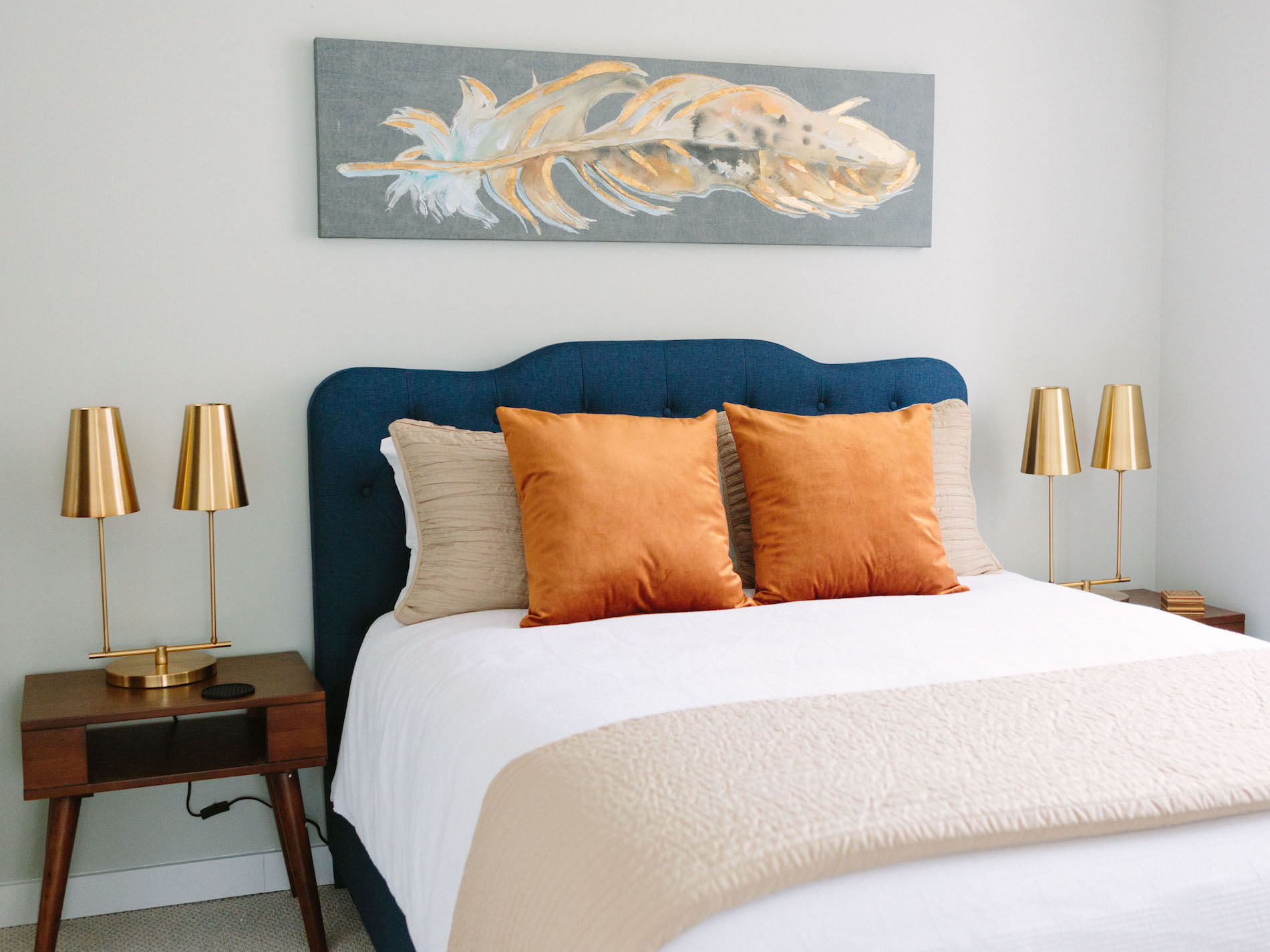 Bedroom of vacation home designed by Vacasa Home Interiors Program