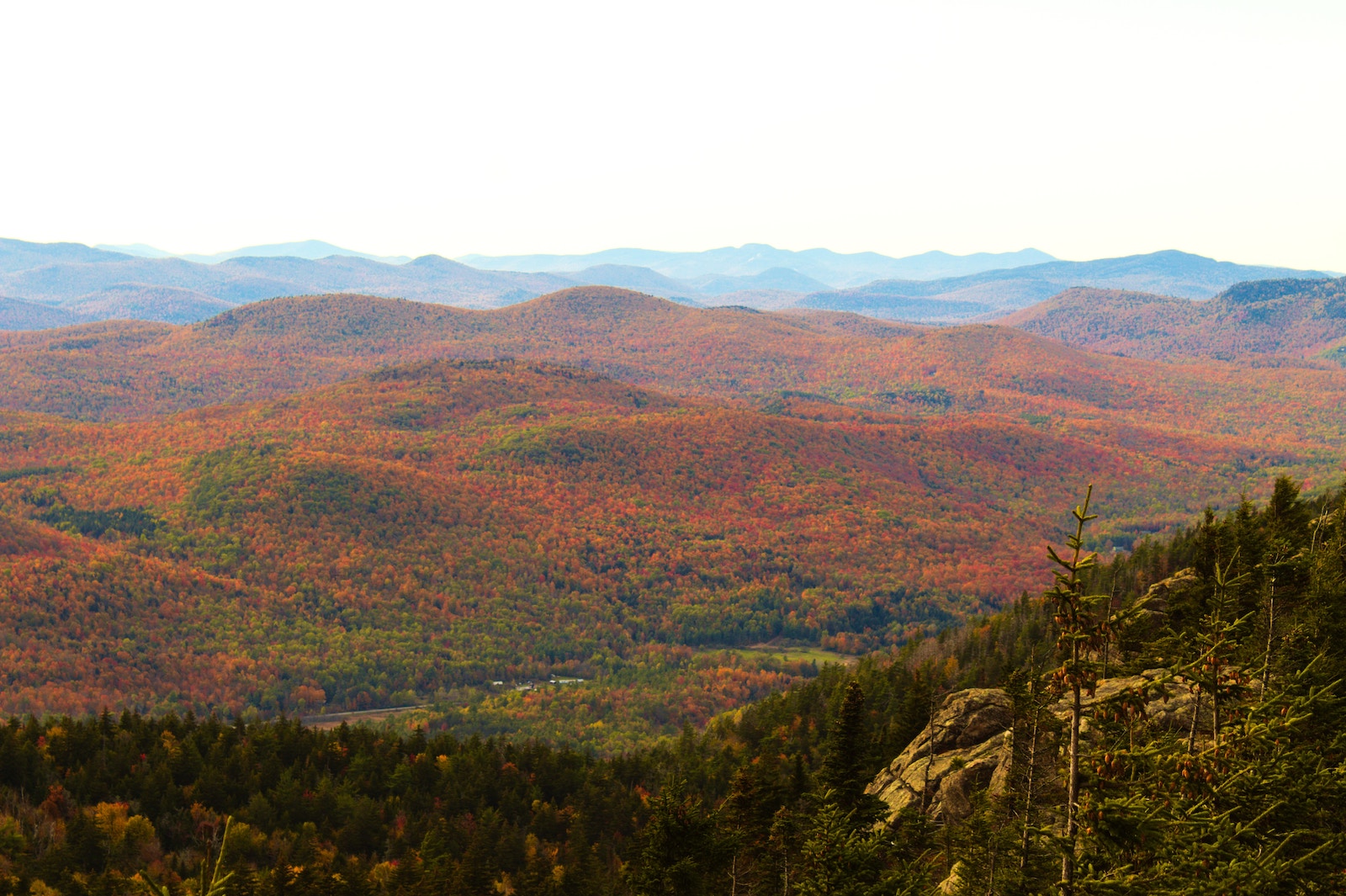The rolling hills of New York with autumn foliage change.
