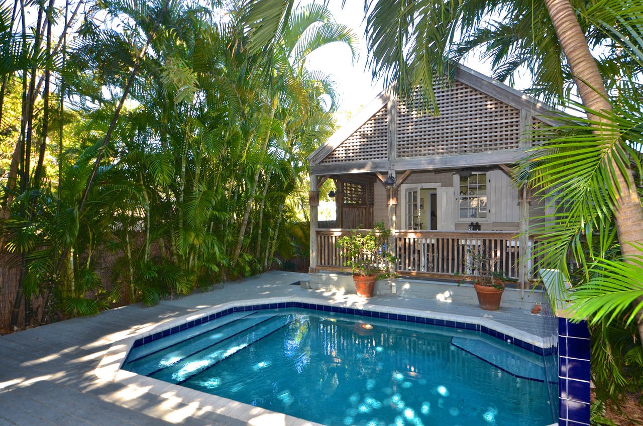 7 PetFriendly Key West Cottages You and Your Dog Will Adore Vacasa