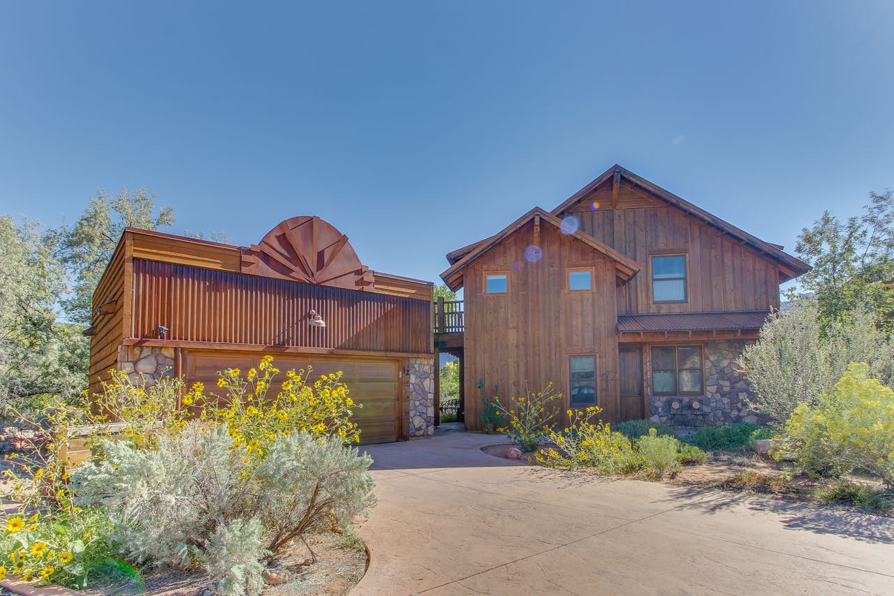 A luxury cabin in Moab, UT
