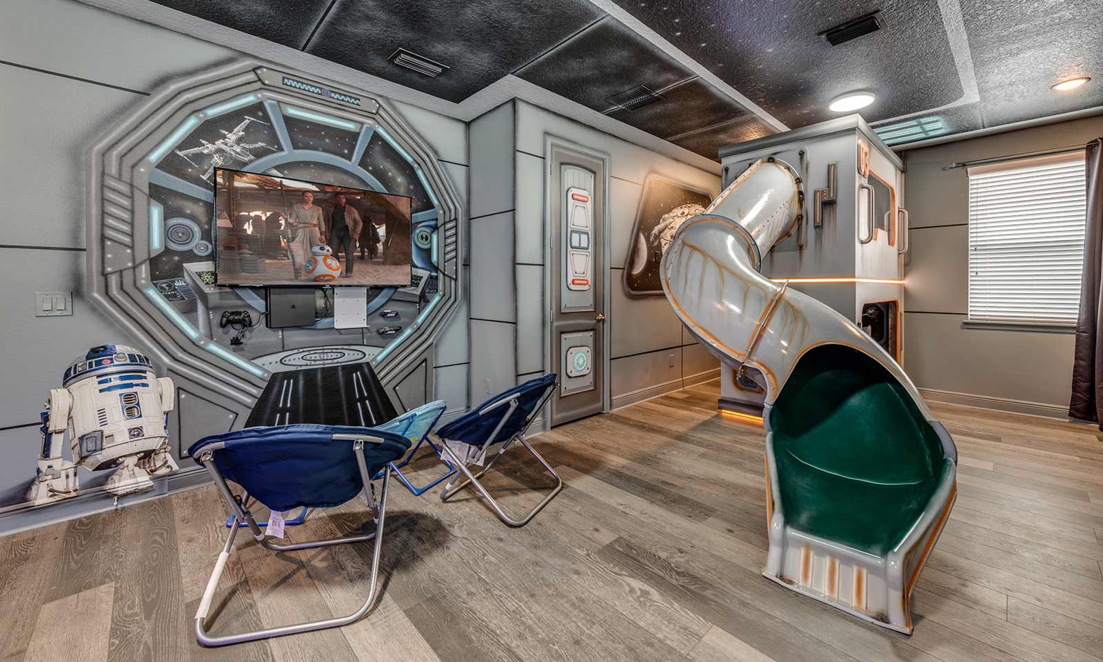 Star Wars themed kids room at a vacation rental in Florida near Disney World.
