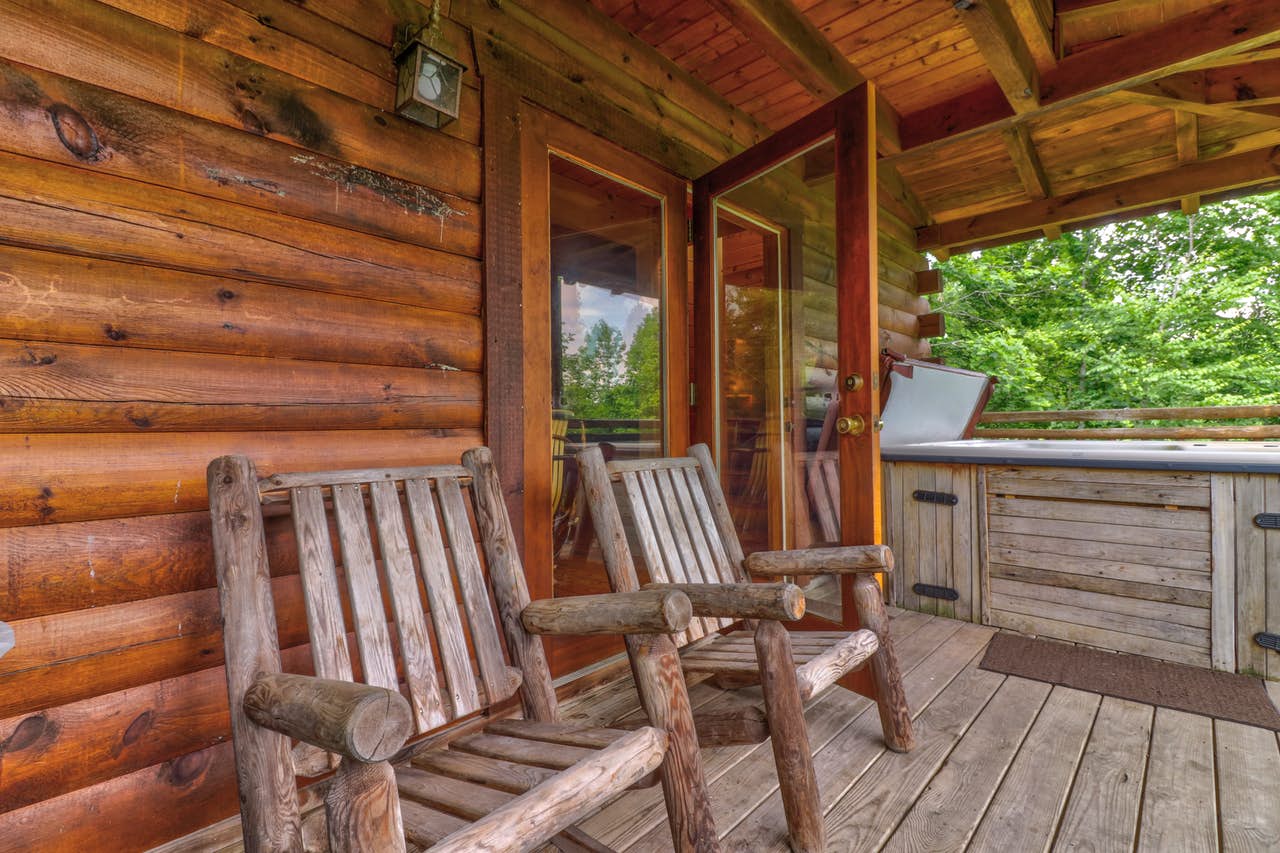 Dogs Are at These PetFriendly Cabins in Tennessee Vacasa