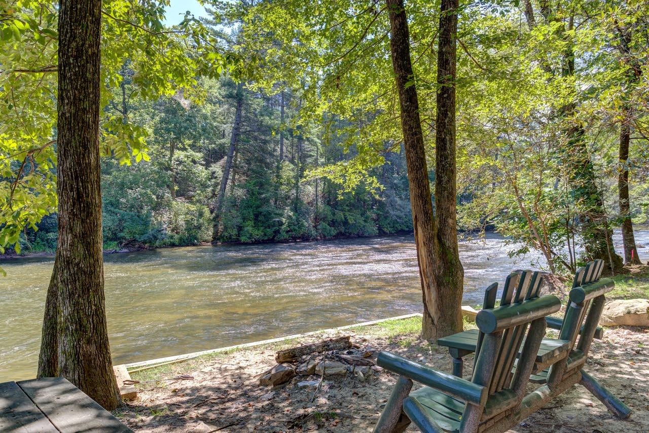 Riverfront Cabin Rentals, Vacation Rentals, Condos | Vacasa